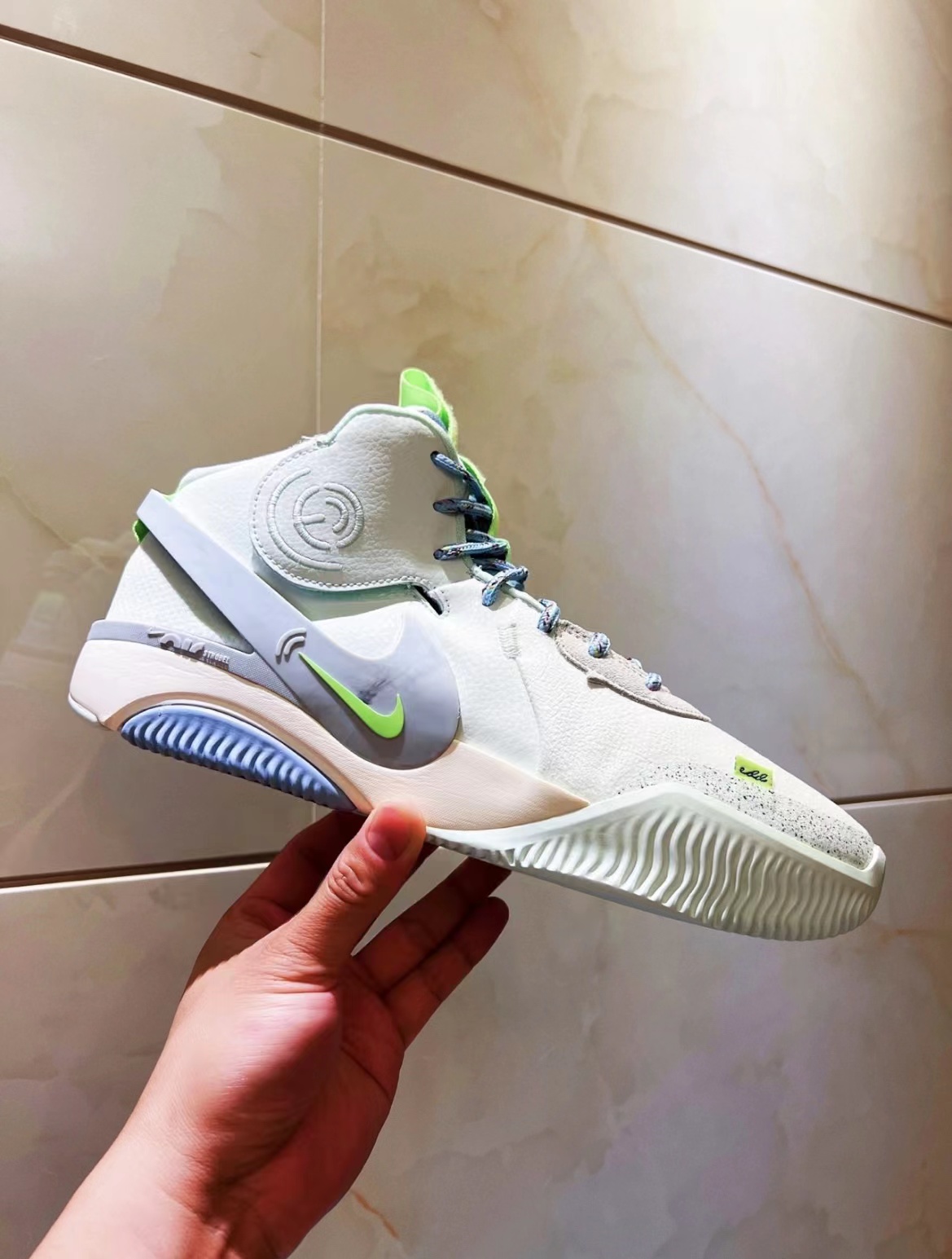 Air Deldon 灰绿 👉 