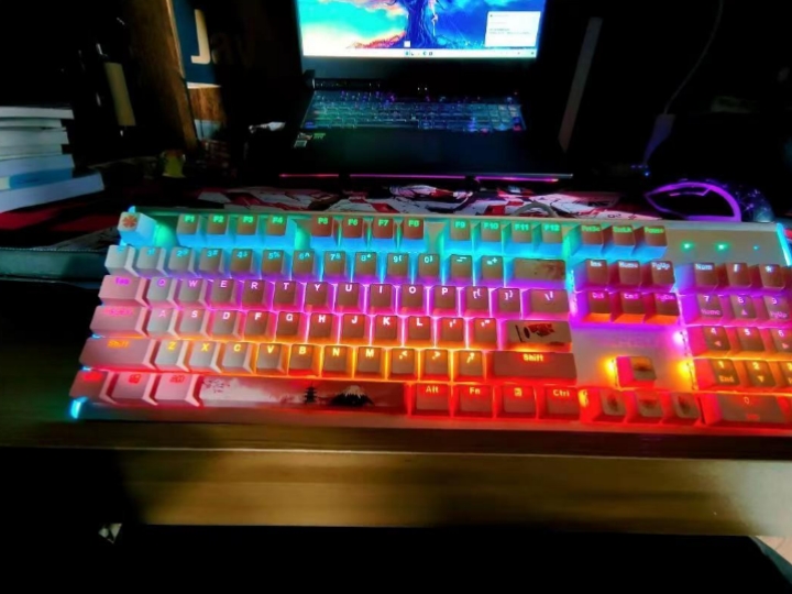 深夜党🎮 氛围感神器| 百元出头的键盘也泰赛博朋克啦🤙🏻