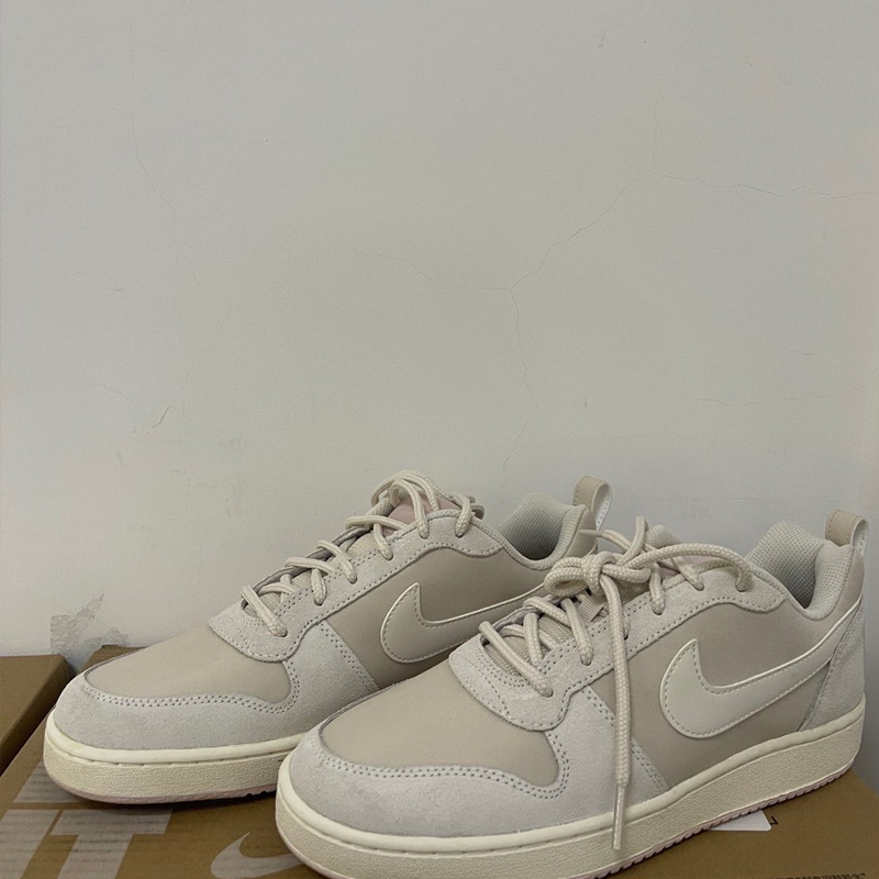 冬日里的奶茶Nike Court Borough 