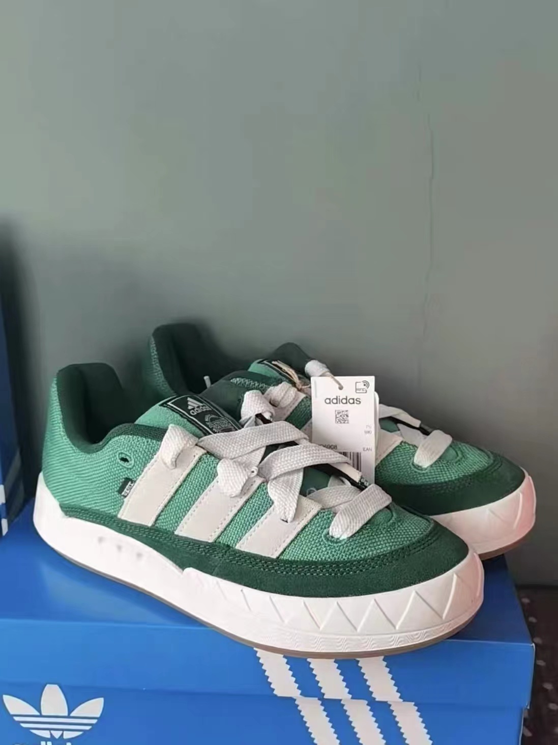 这个季节鲨鱼鞋不是刚好嘛！？
