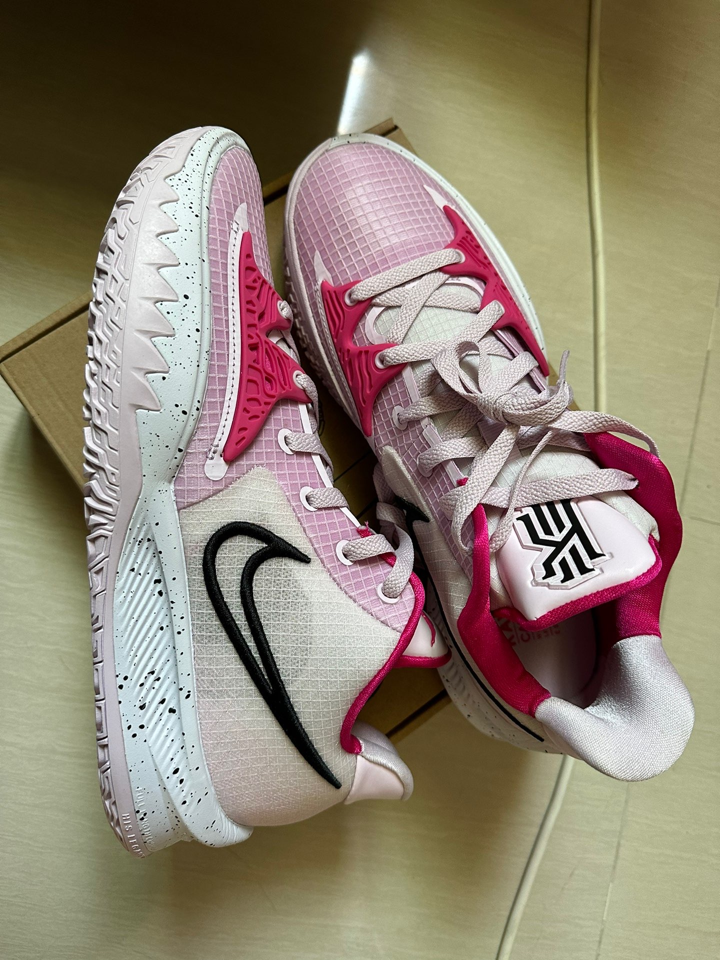 春日种草鞋款：Nike Kyrie Low4