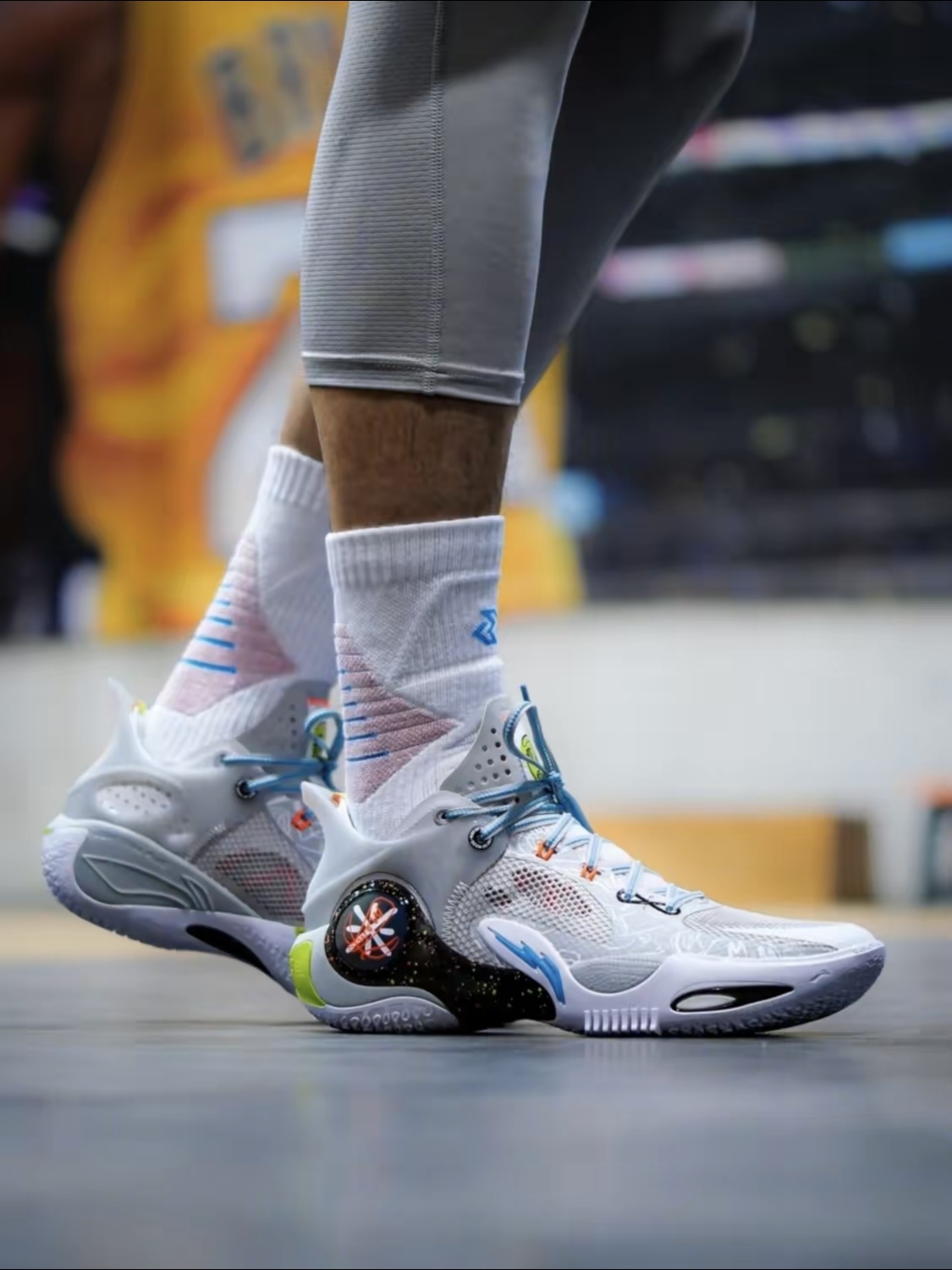 拿出球鞋，你们觉得颜值怎么样？
