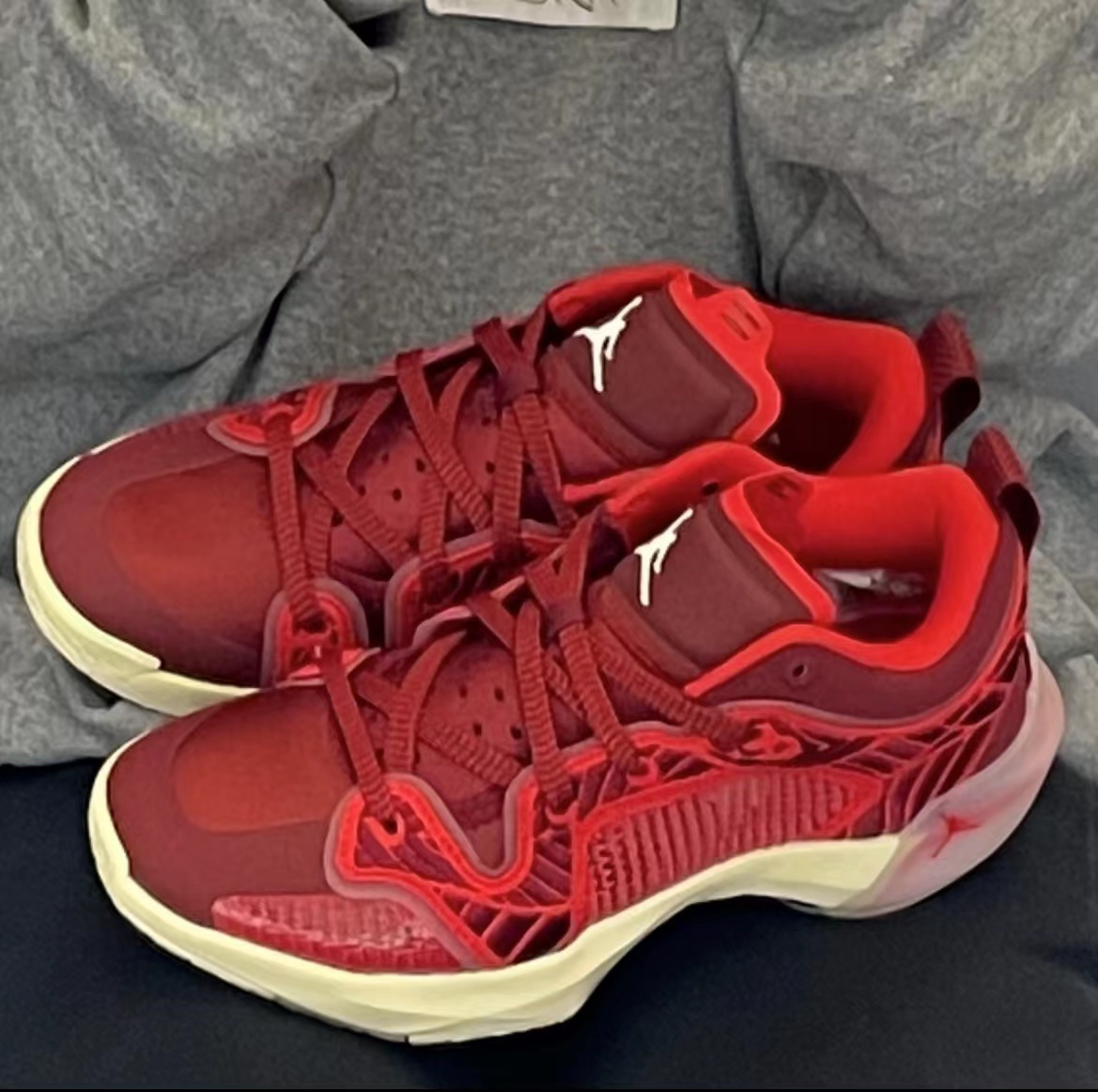 女生也有自己专属的篮球鞋啦~