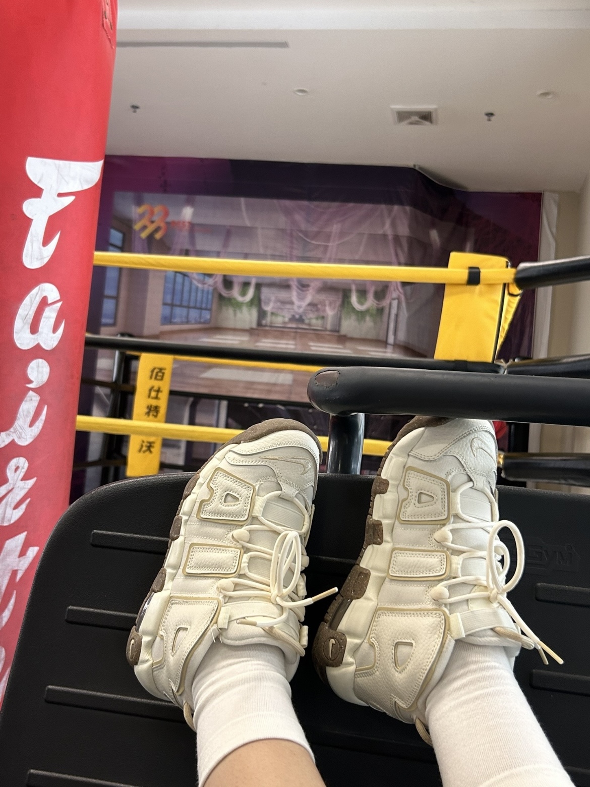 Nike Air 大皮蓬 米色配色超级好看！！！！！