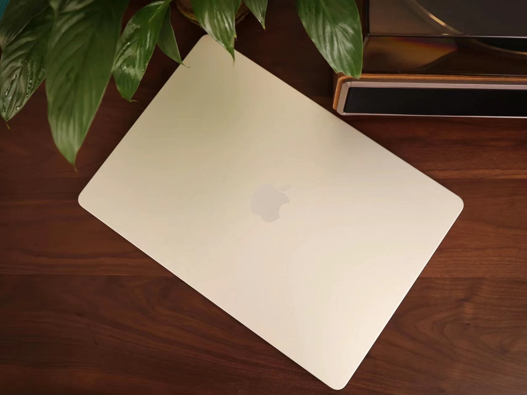 ✨15.3寸的MacBook Air也太薄了吧！
