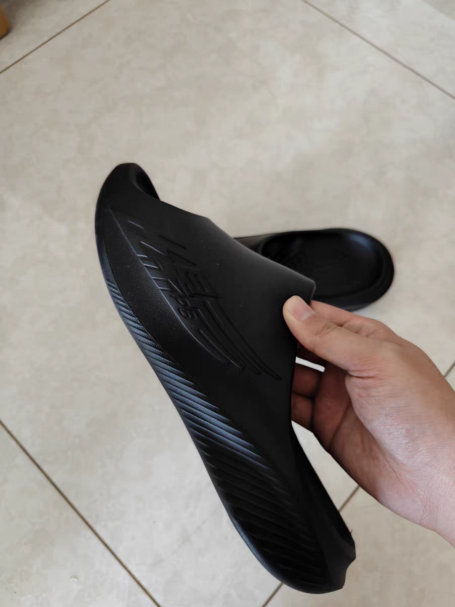 乔丹飞影PB外穿沙滩拖鞋：轻盈舒适，玩乐不压踩！