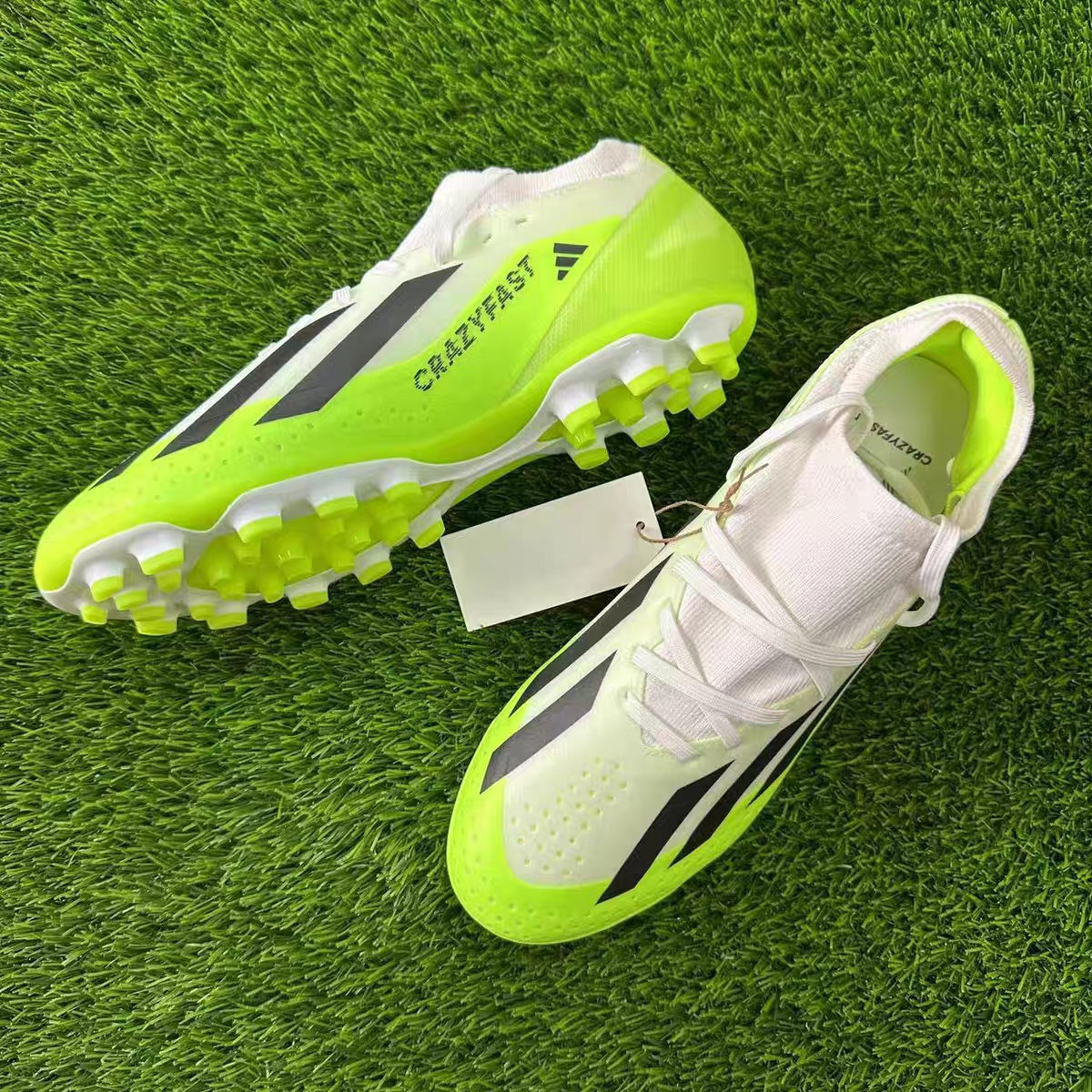 穿上adidas X Crazyfast战靴，秀出你的不羁风范