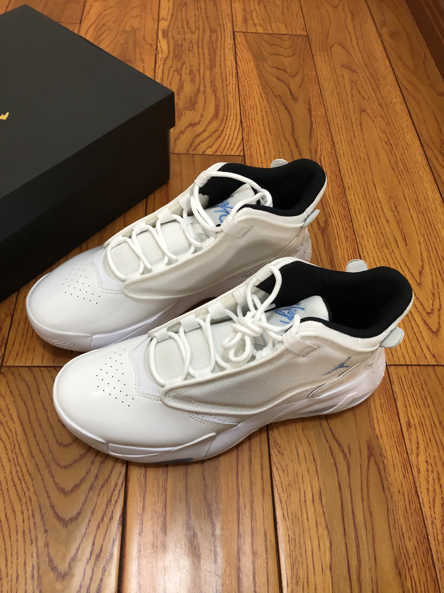 👟✨火力全开！Jordan Max Aura 4篮球鞋：轻磨耐磨，激进防滑！🏀💥