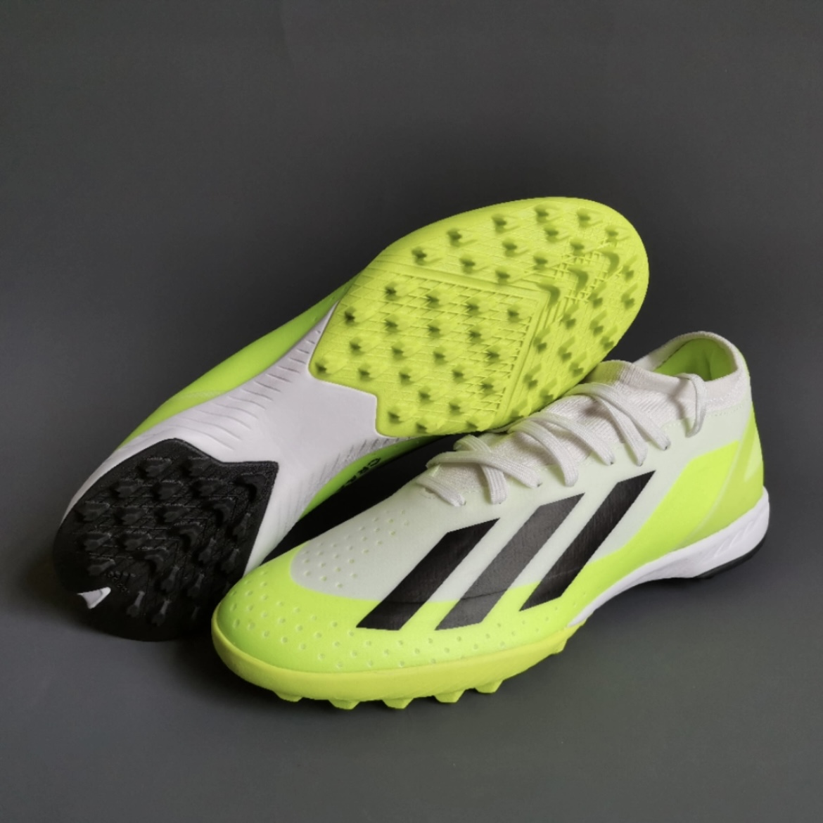 怪好看的🥰🥰adidas 足球鞋起飞了