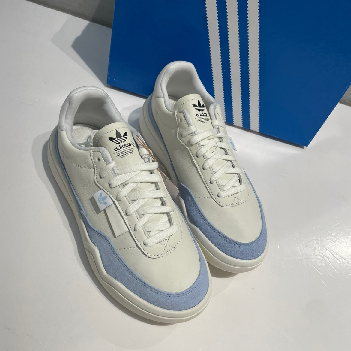 🌟👟 Adidas originals Her Court 👟✨