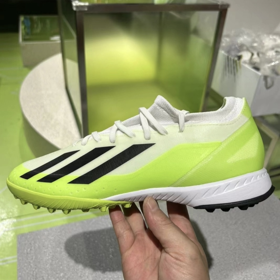 适合女生穿的足球鞋来咯！