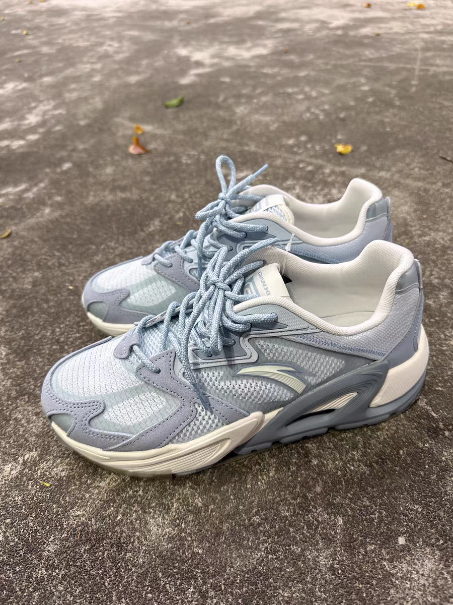 🔥新鲜出炉！安踏2023年“千禧6”跑鞋，时尚复古网面透气，舒适百搭，一秒get时尚潮流👟✨