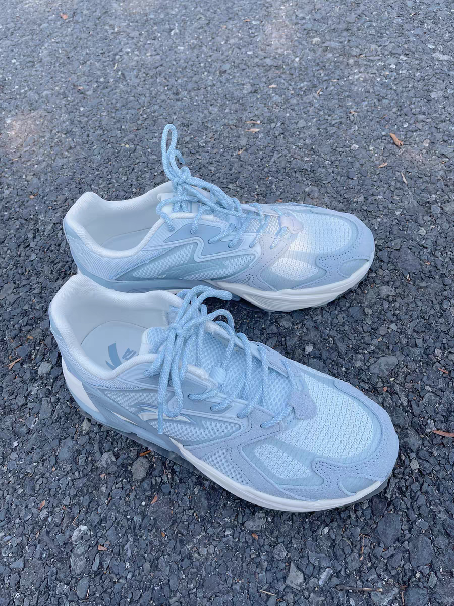 时尚潮流升级！安踏千禧6跑鞋搭配你的复古风必备🔥👟