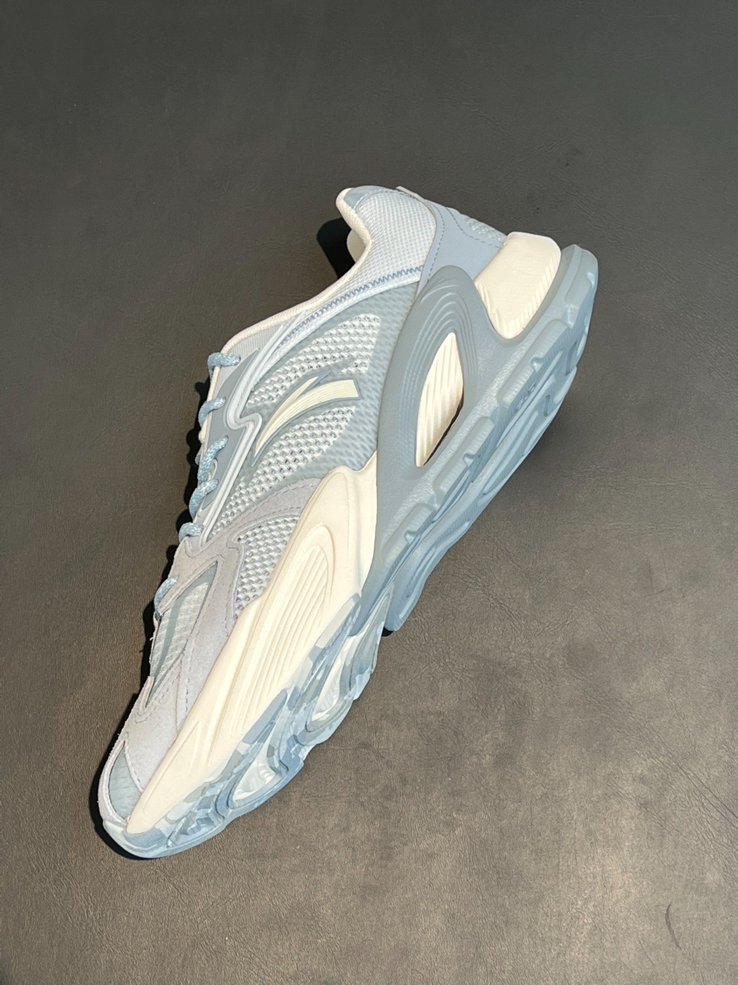 【2023年最新潮】安踏千禧6：时髦复古 轻盈舒适的百搭跑鞋！🔥👟