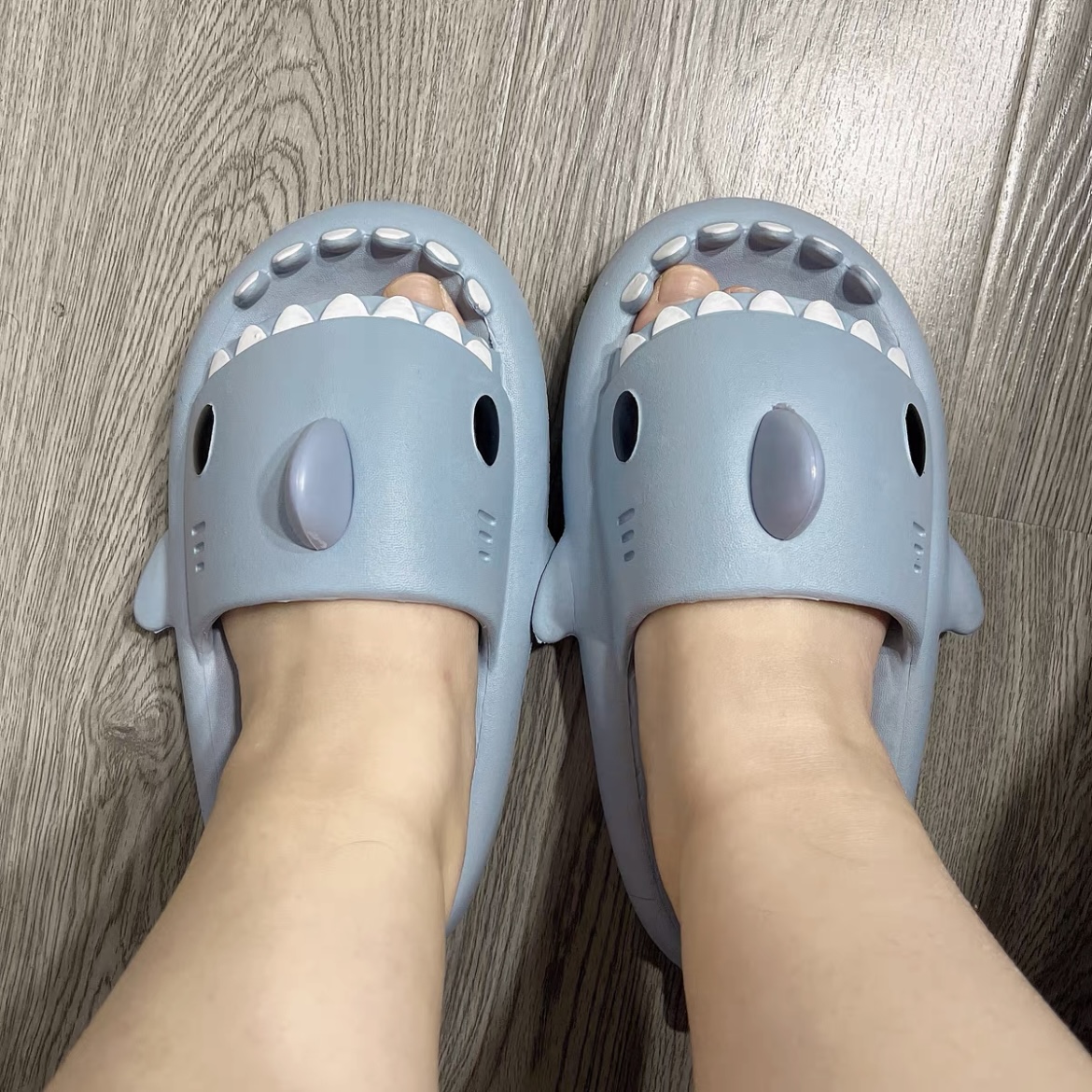 我悟了 。没有一双踩屎感拖鞋的夏天是不完美的