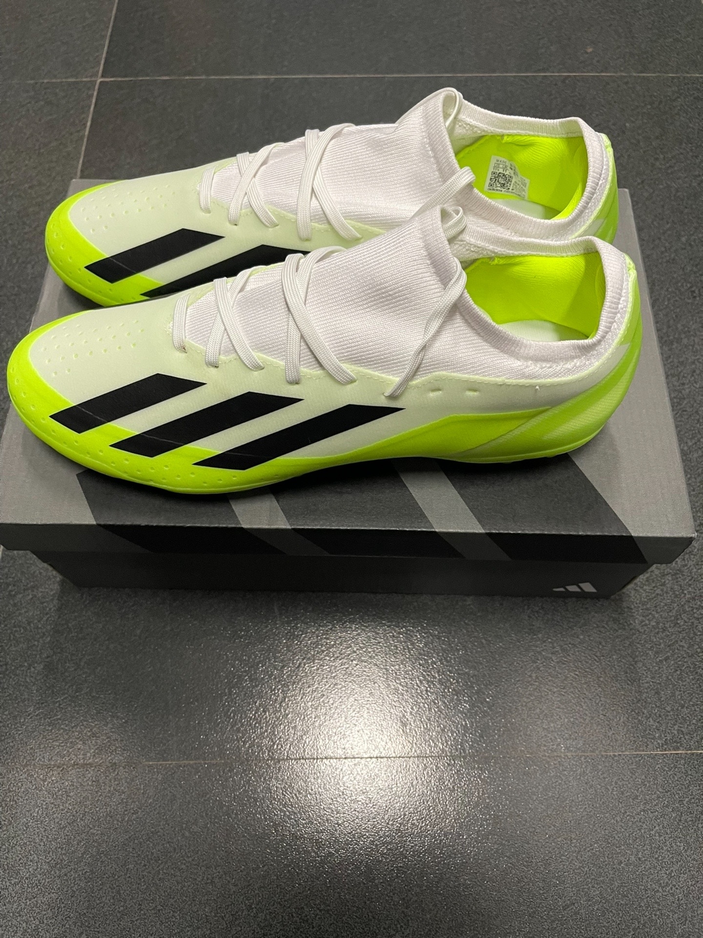 【专业训练 阿迪达斯足球鞋】 舒适耐磨，助你成为足坛巨星！👟⚽️