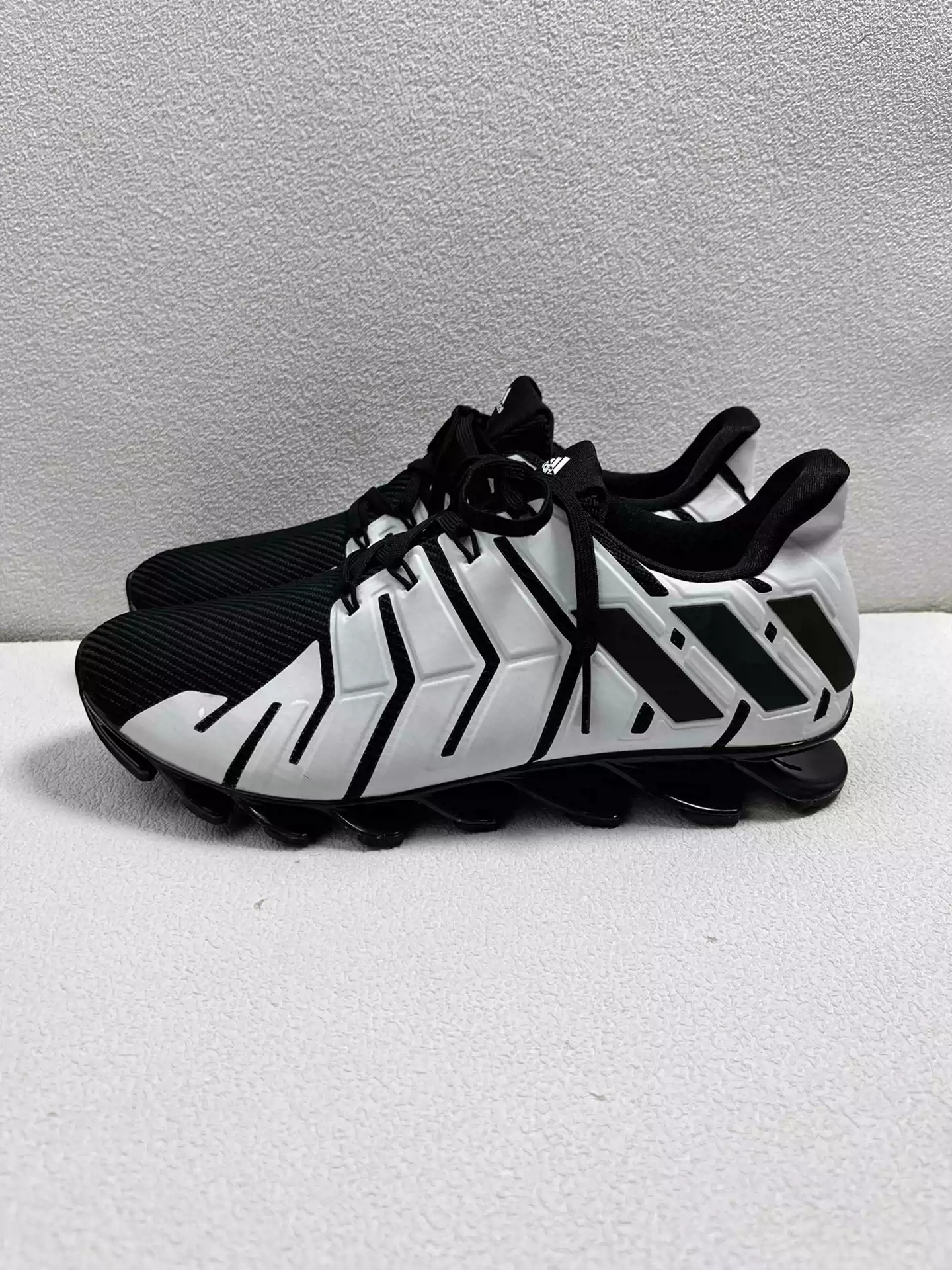 【爆款跑鞋】adidas Springblade Pro：回弹缓震，防滑耐磨！🔥