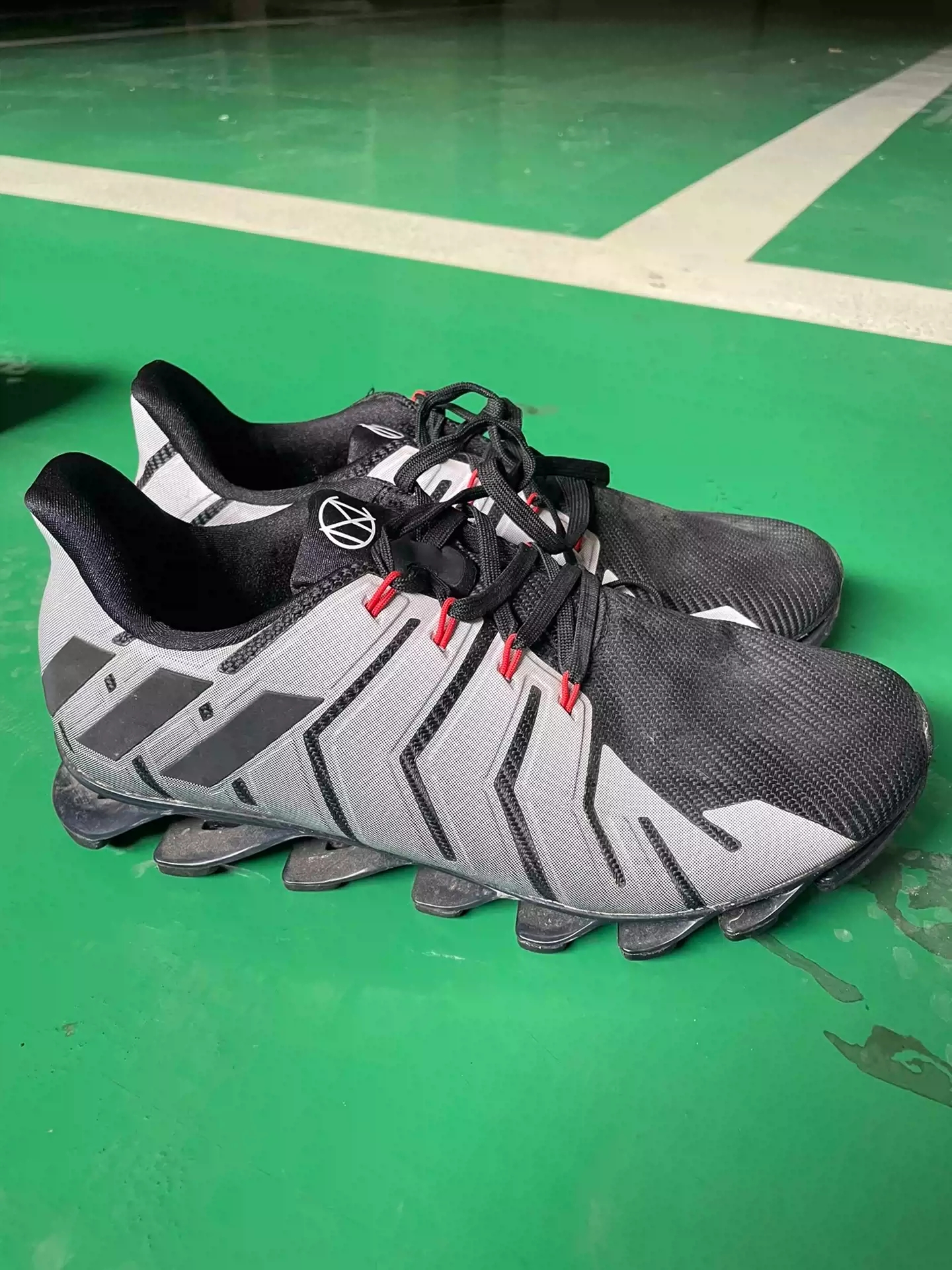 🏃‍♀️🌬️ adidas Springblade Pro 跑鞋：回弹缓震 绝佳防滑 耐磨出众！ 