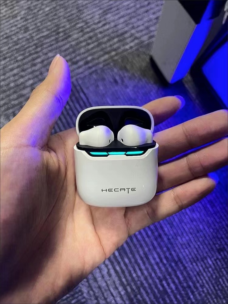 戴上耳机🎧快乐的打游戏🎮