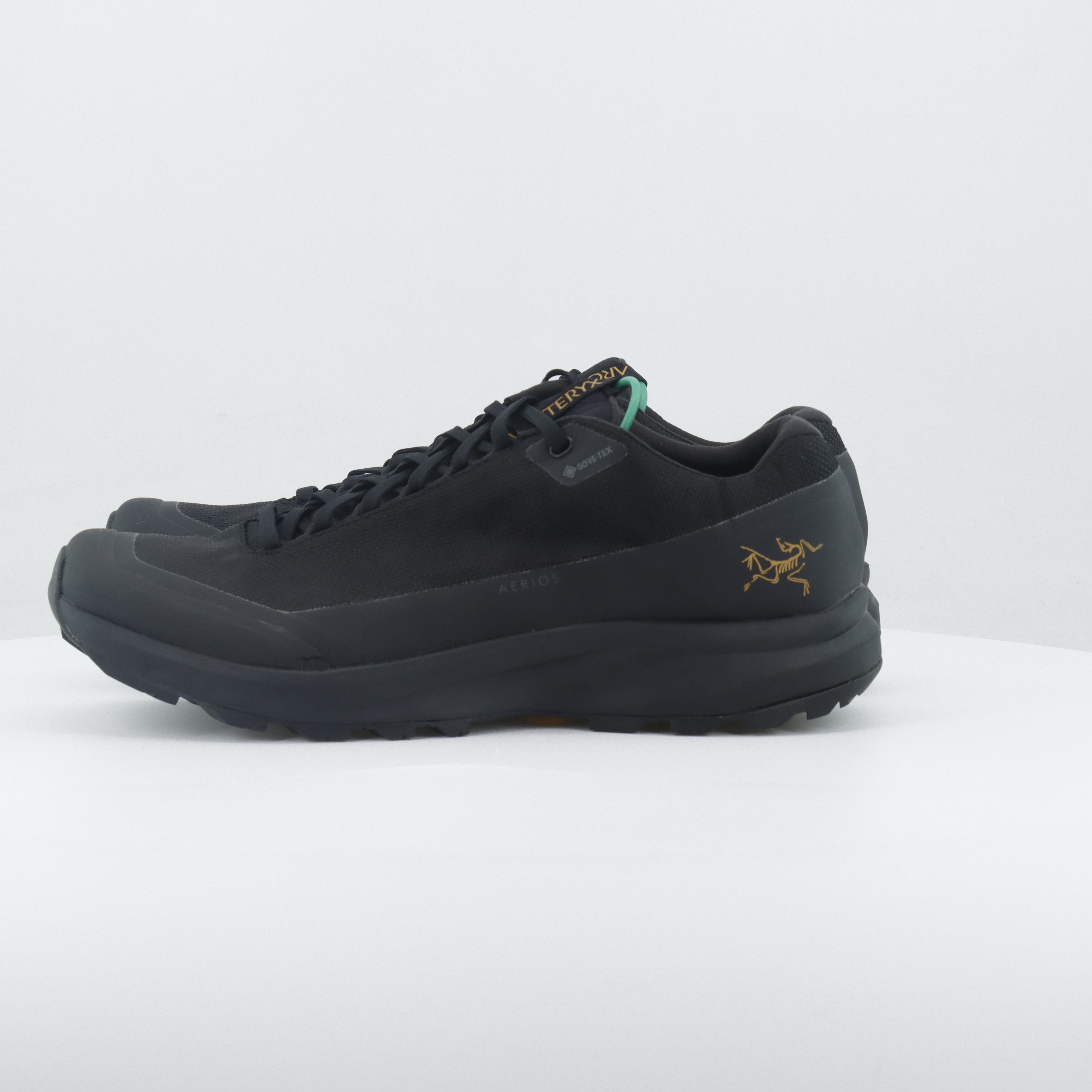 👟😍这双户外鞋是不是很给力啊？它不仅外观时尚，而且功能也非常强大！😎✨