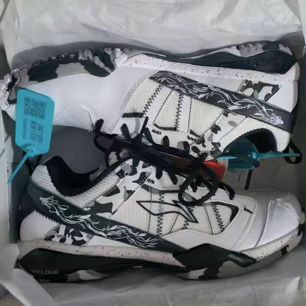 细节满满的百搭羽毛球鞋