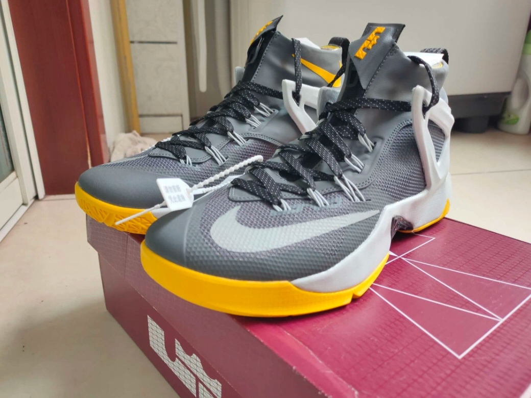 💥炸裂好物来袭！NIKE Ambassador 8 减震防滑实战篮球鞋！💥