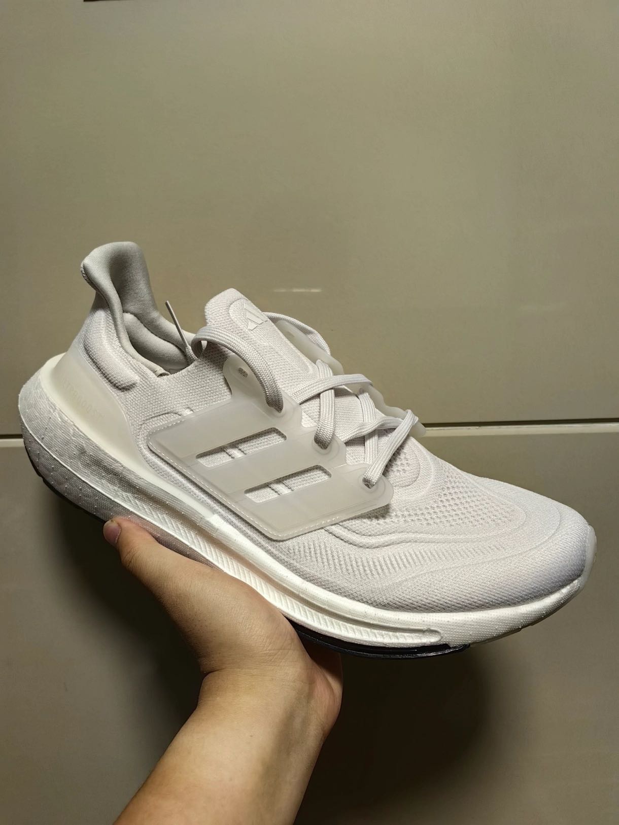 阿迪达斯adidas高颜值纯白跑鞋！