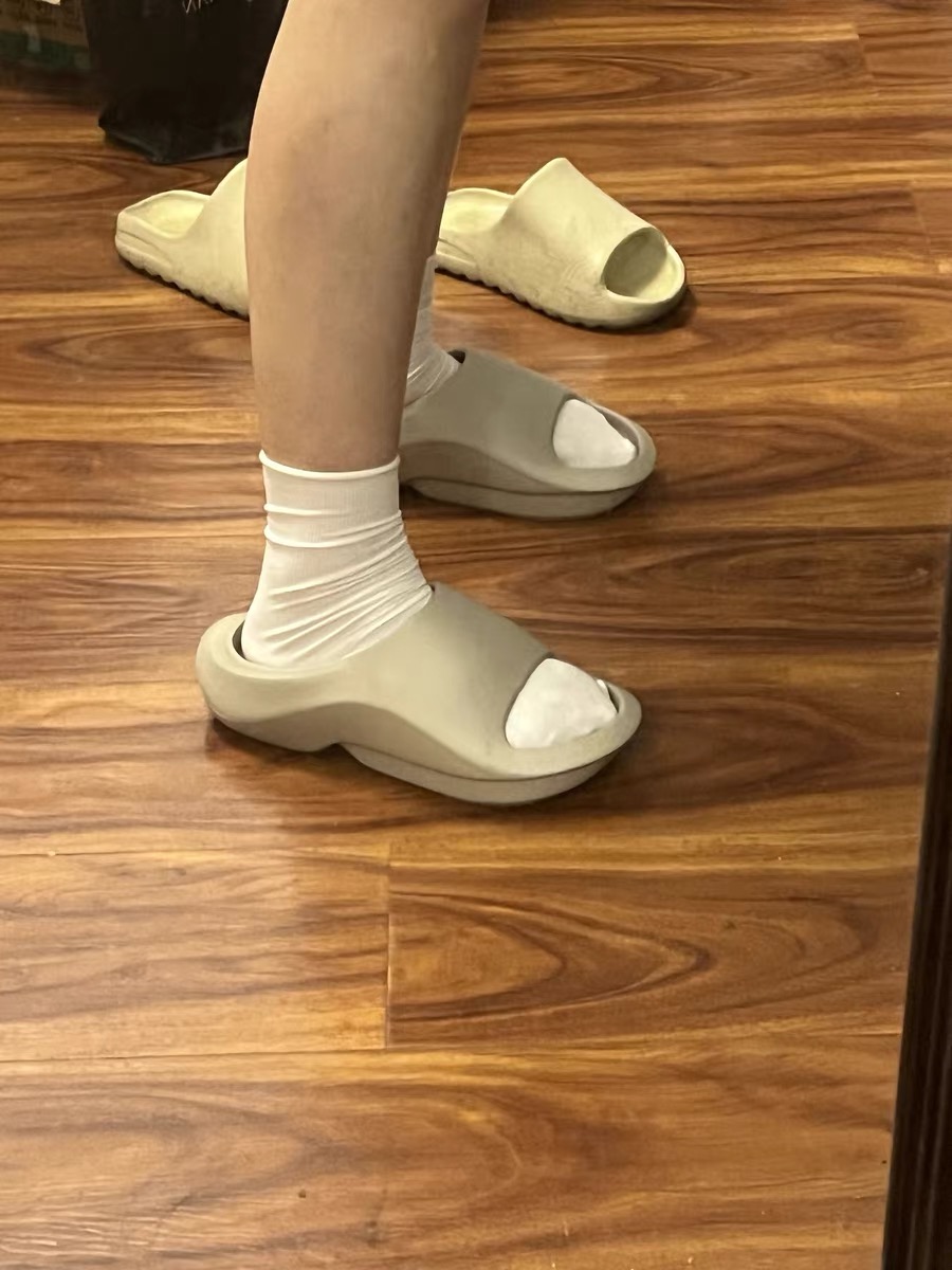 报一丝！我对拖鞋真的很执着