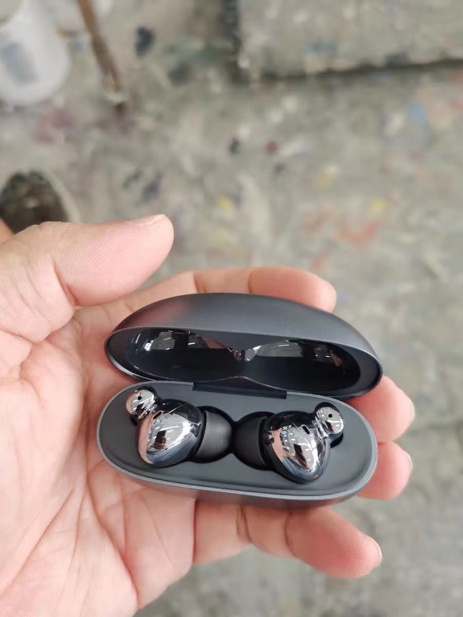 i人喜欢呆在自己的世界🎧随身移动的避风港