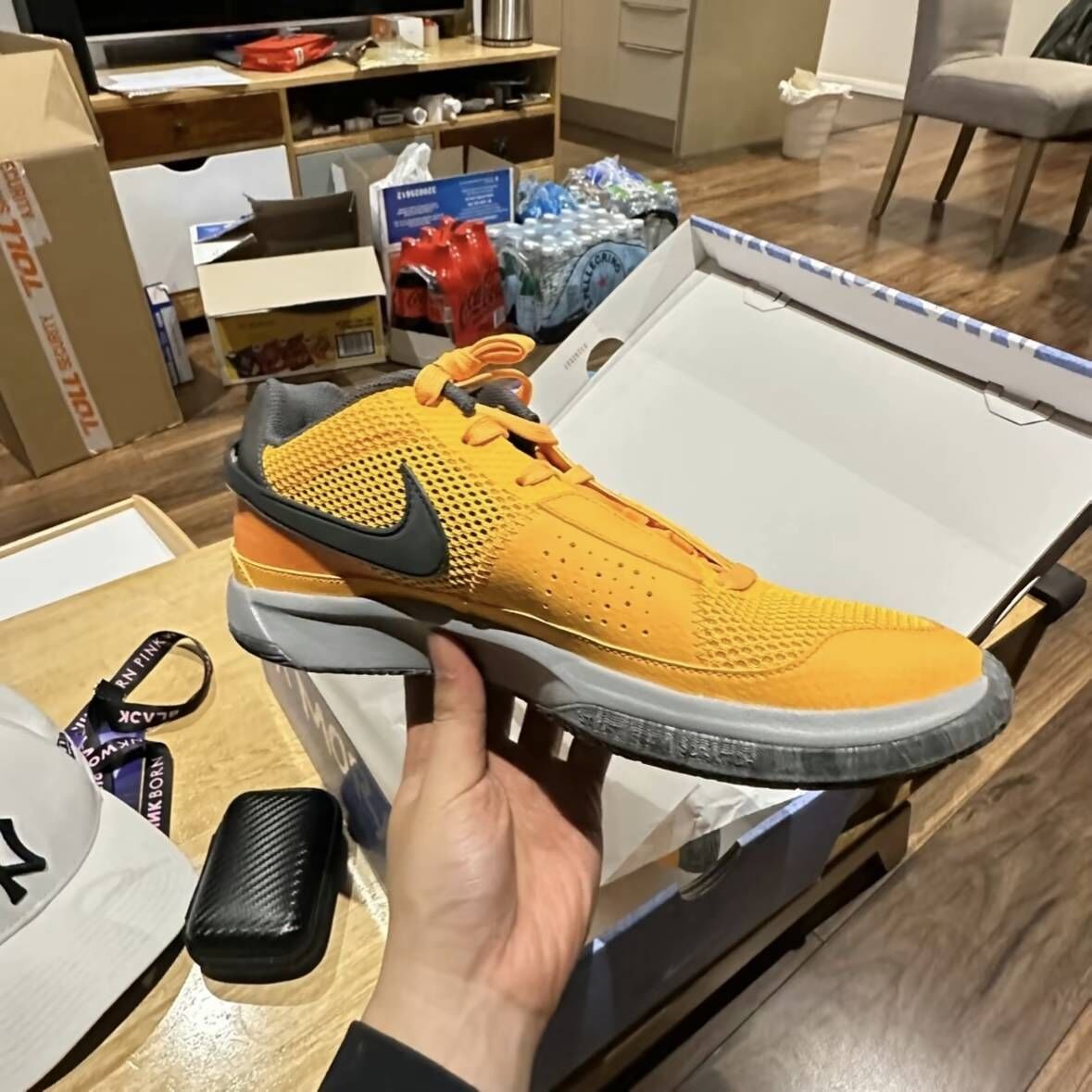 Nike Ja 1 莫兰特一代：轻便穿戴，篮球新宠!