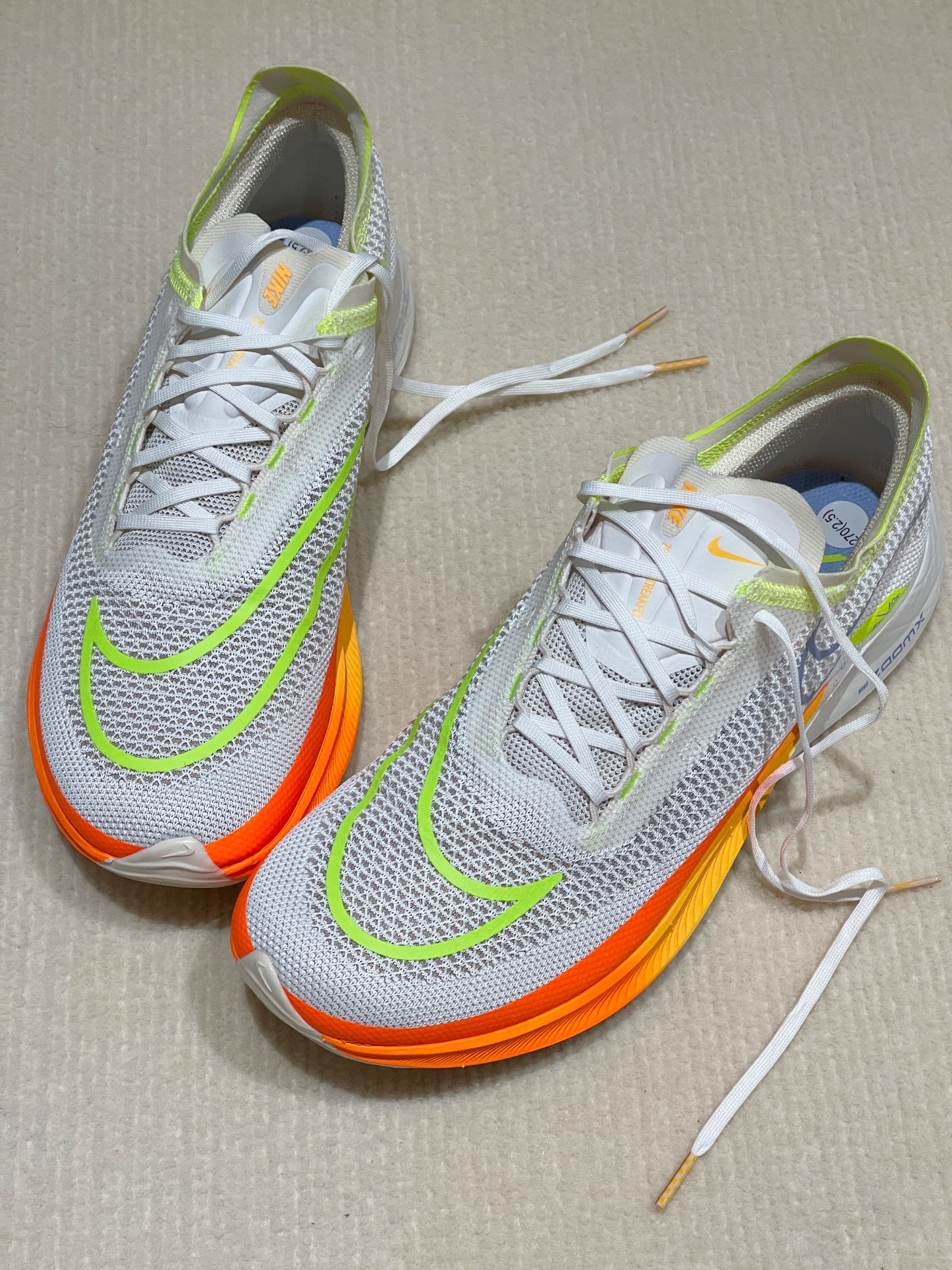 🏃【穿上这双爱上跑步】Nike低帮橙绿跑步鞋👟