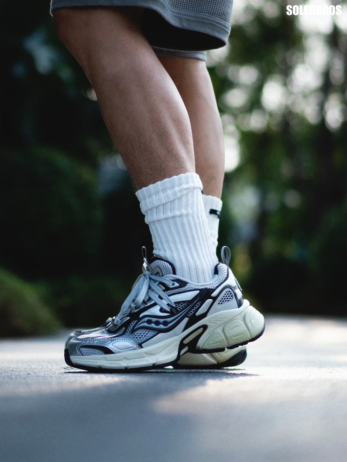 👟🔥 它将让你成为街头的时尚焦点，散发出与众不同的个性魅力。