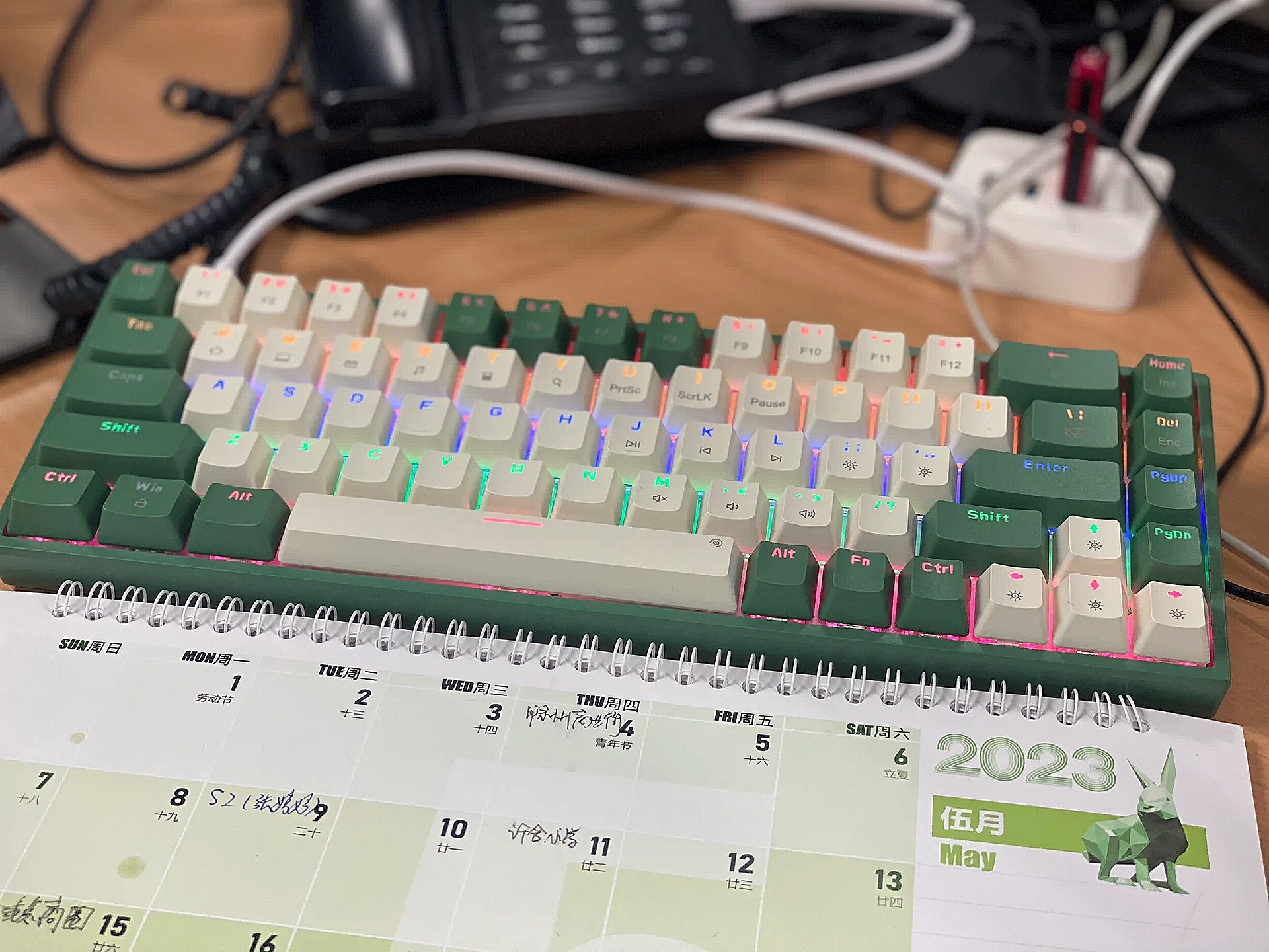 给大家带来一款炙手可热的键盘——航世 G68us！