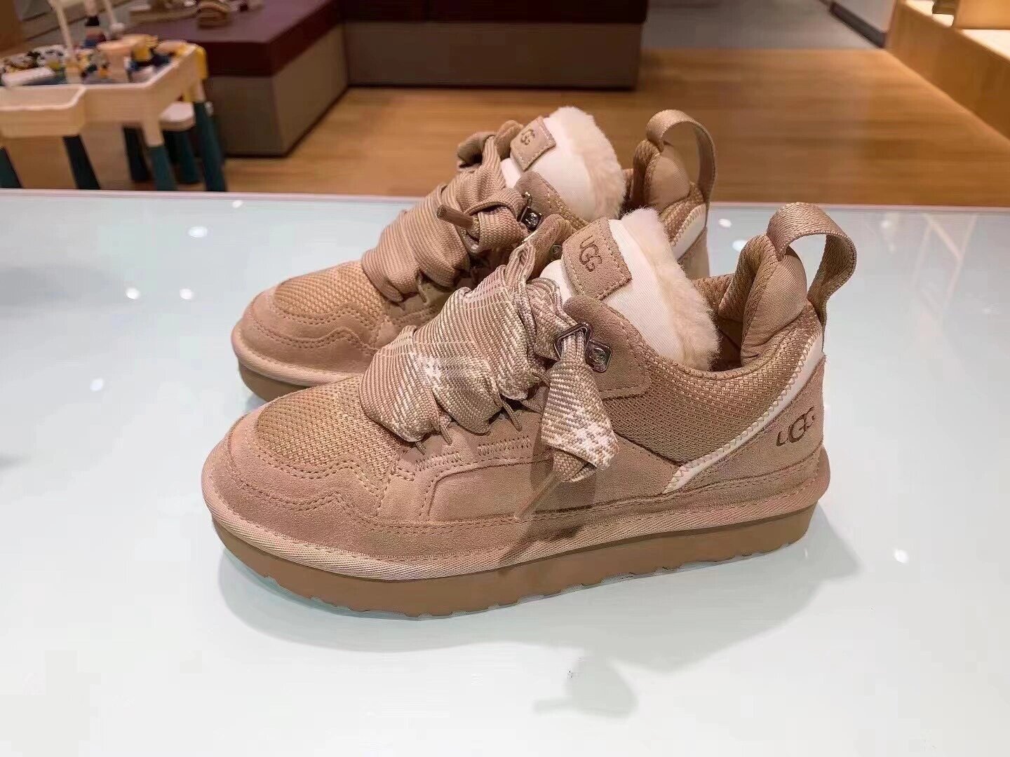 ugg新品梅尔加绒休闲鞋，上脚绝绝子！