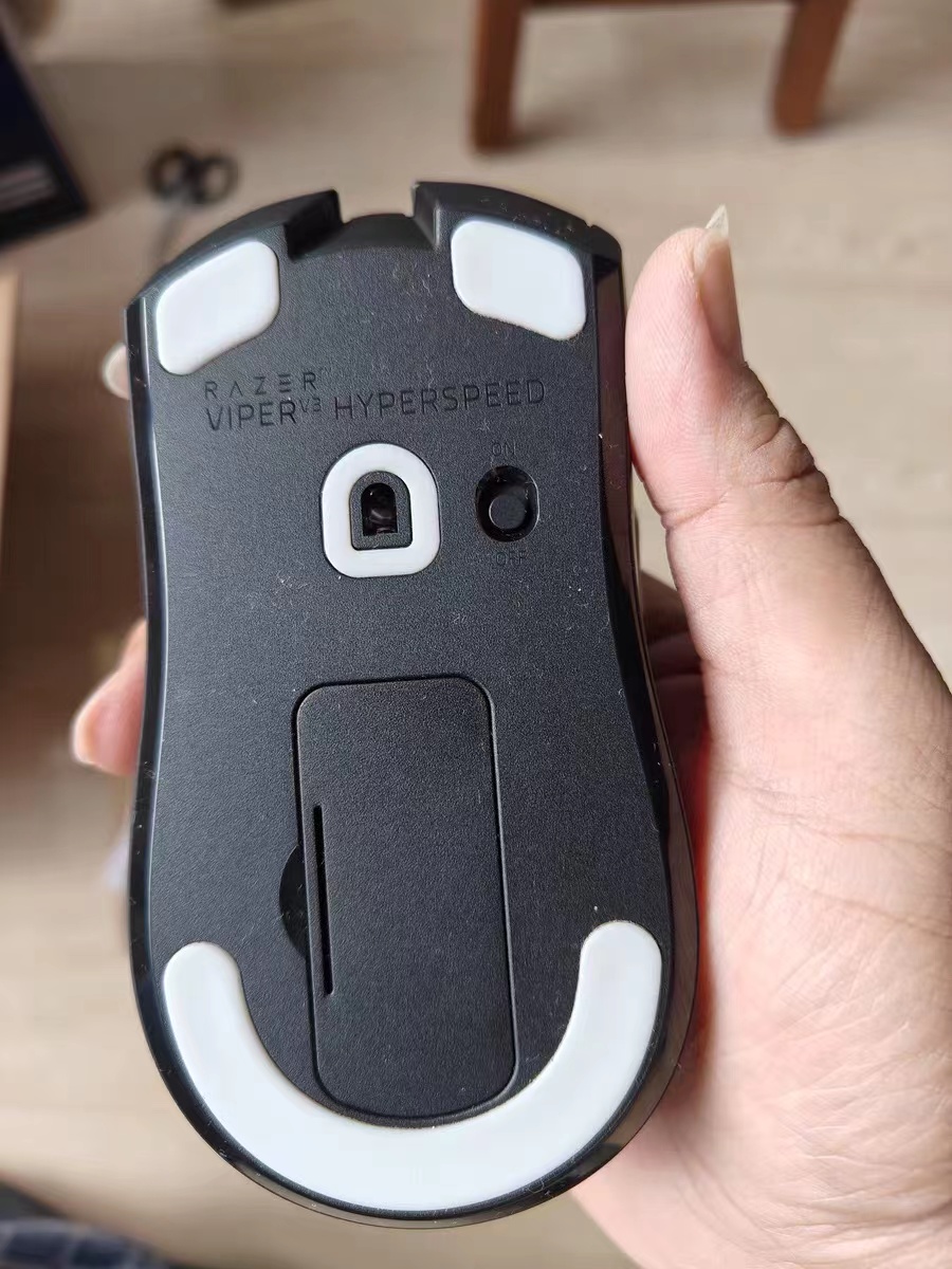 手感更贴合：雷蛇 (Razer) 毒蝰V3极速版鼠标评测