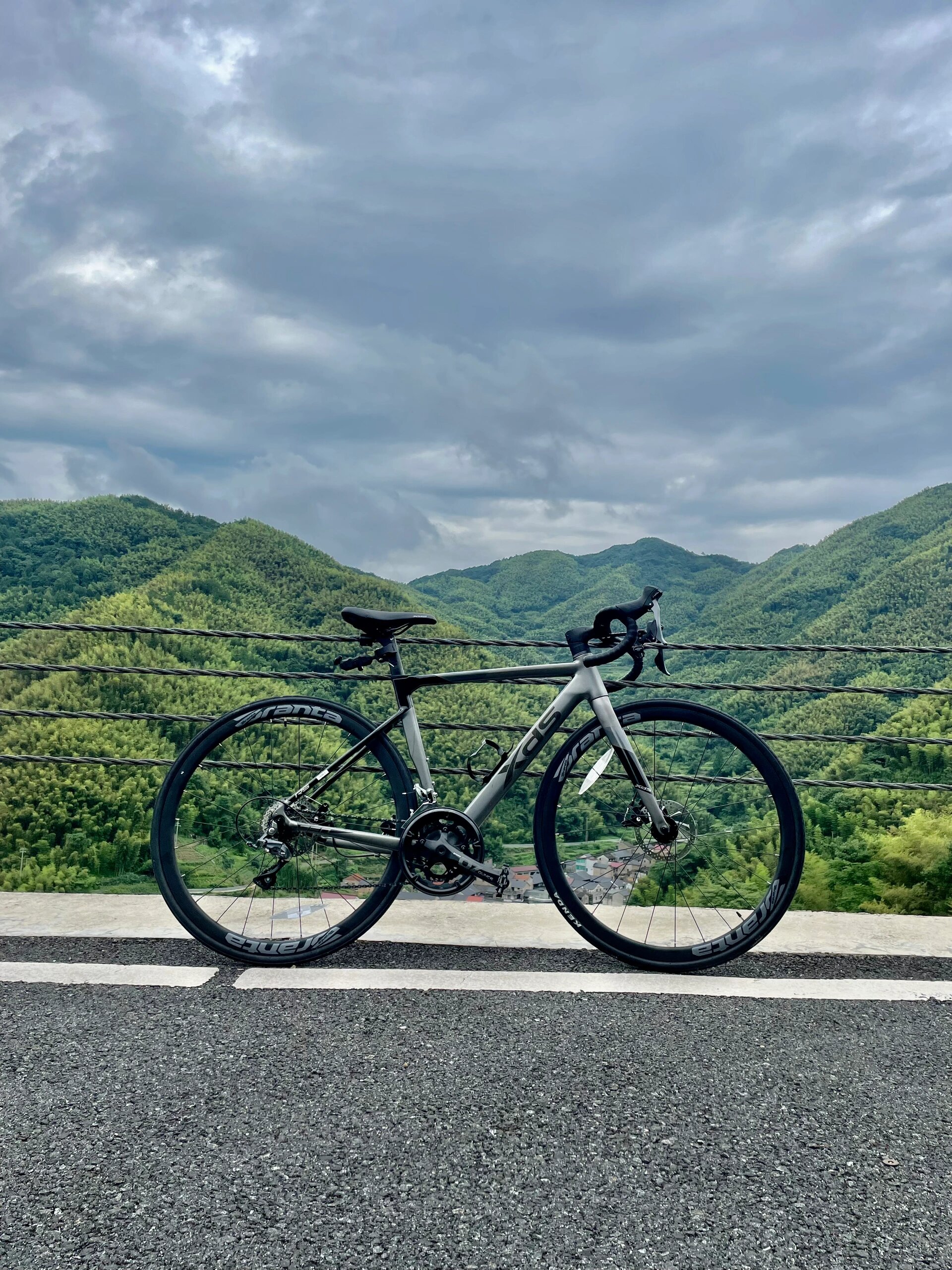 体验竞速魅力，解锁喜德盛RS350公路自行车的速度之谜！🚴‍♂️💨