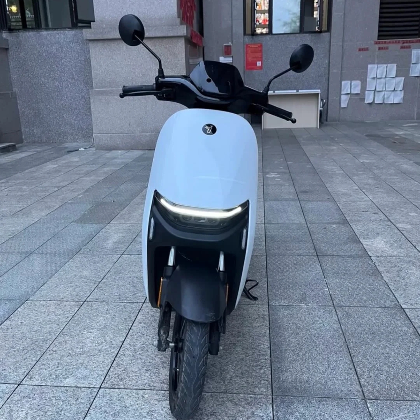   咦？这款 Ninebot 九号 N系列 真智能2.0 电动摩托车是我从未见过的！😍