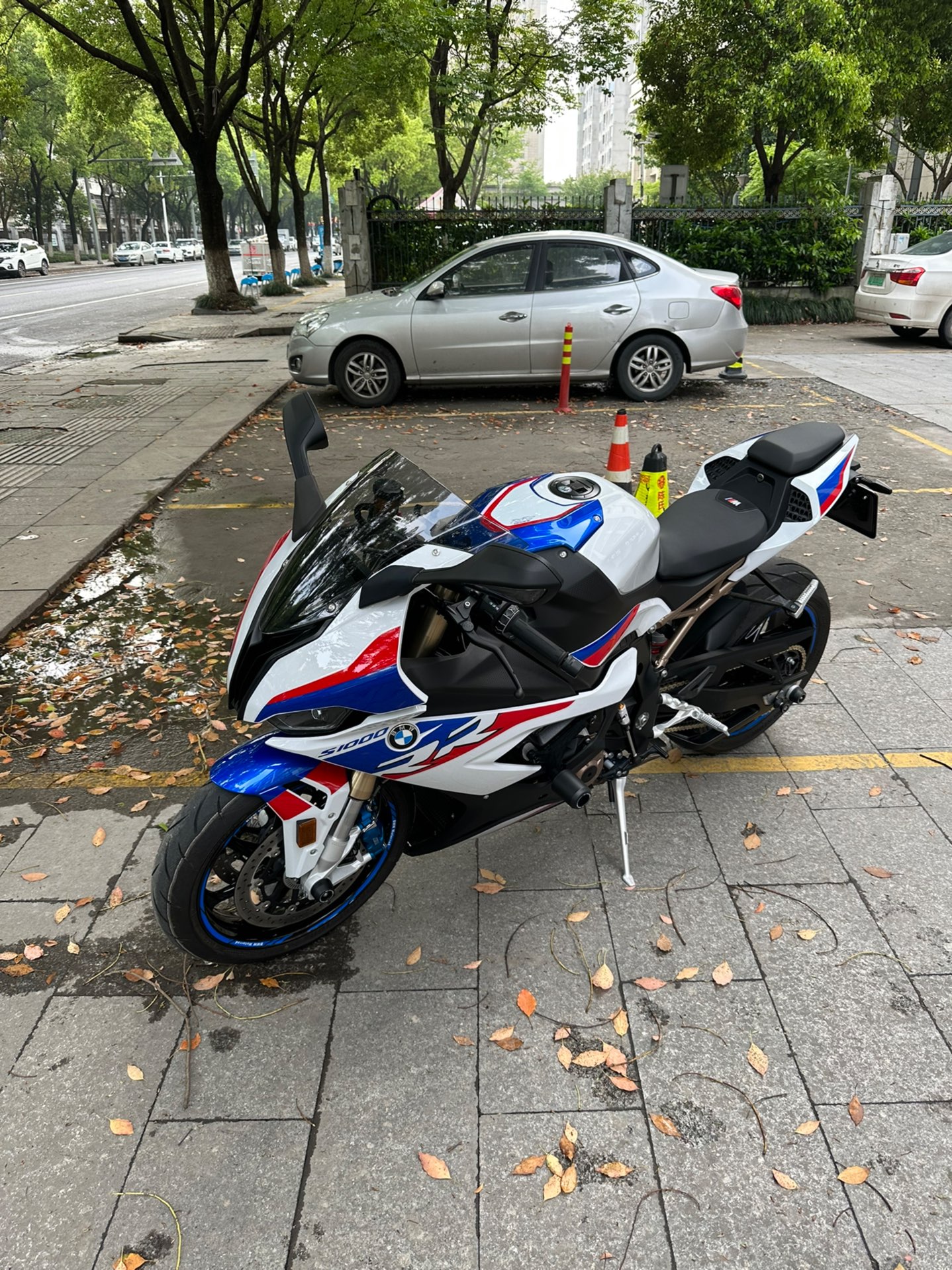 💥爆炸般的性能，BMW S1000RR摩托车！💥