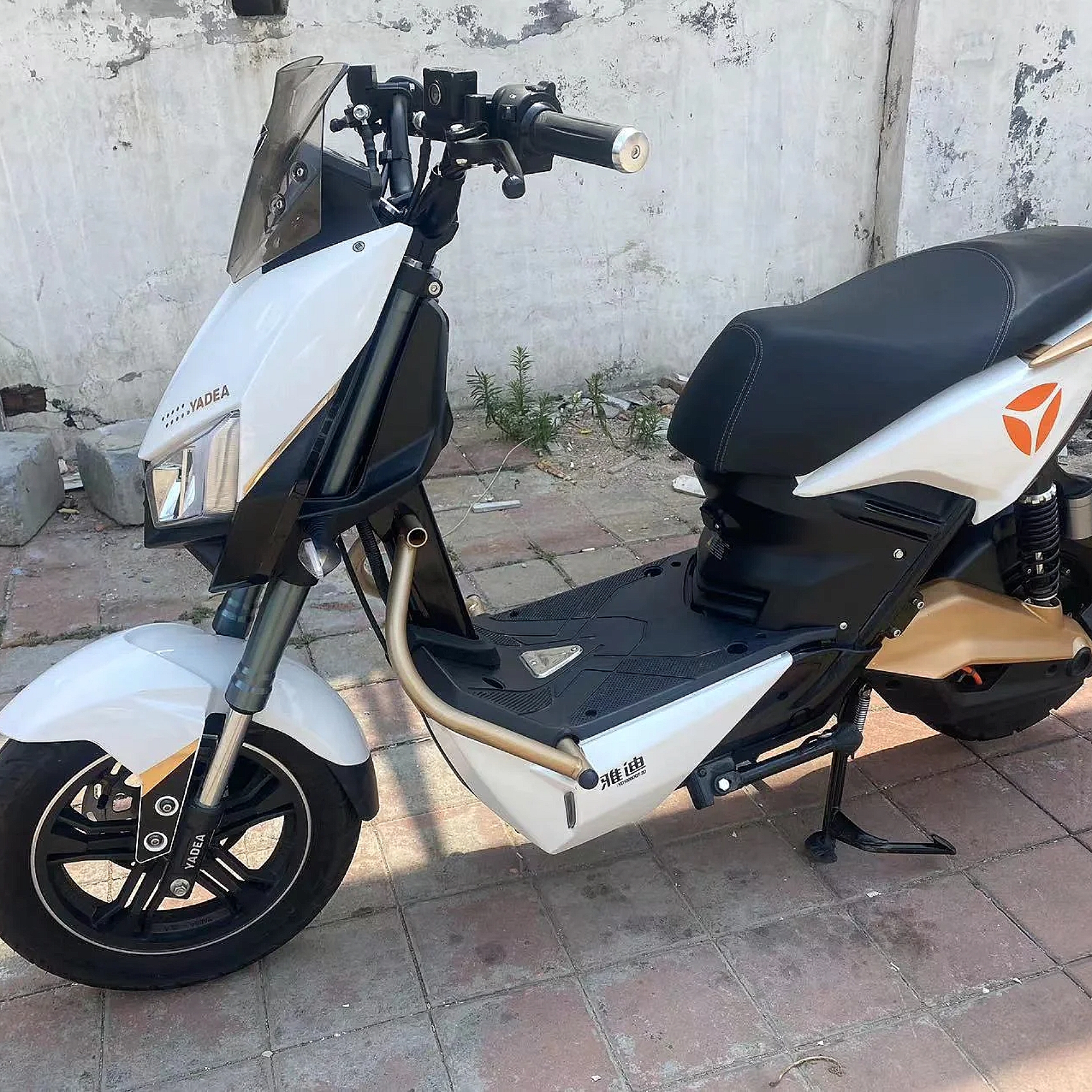 🌟 豪华与智能的完美结合！体验雅迪X5电动摩托车，开启别样出行乐趣！✨
