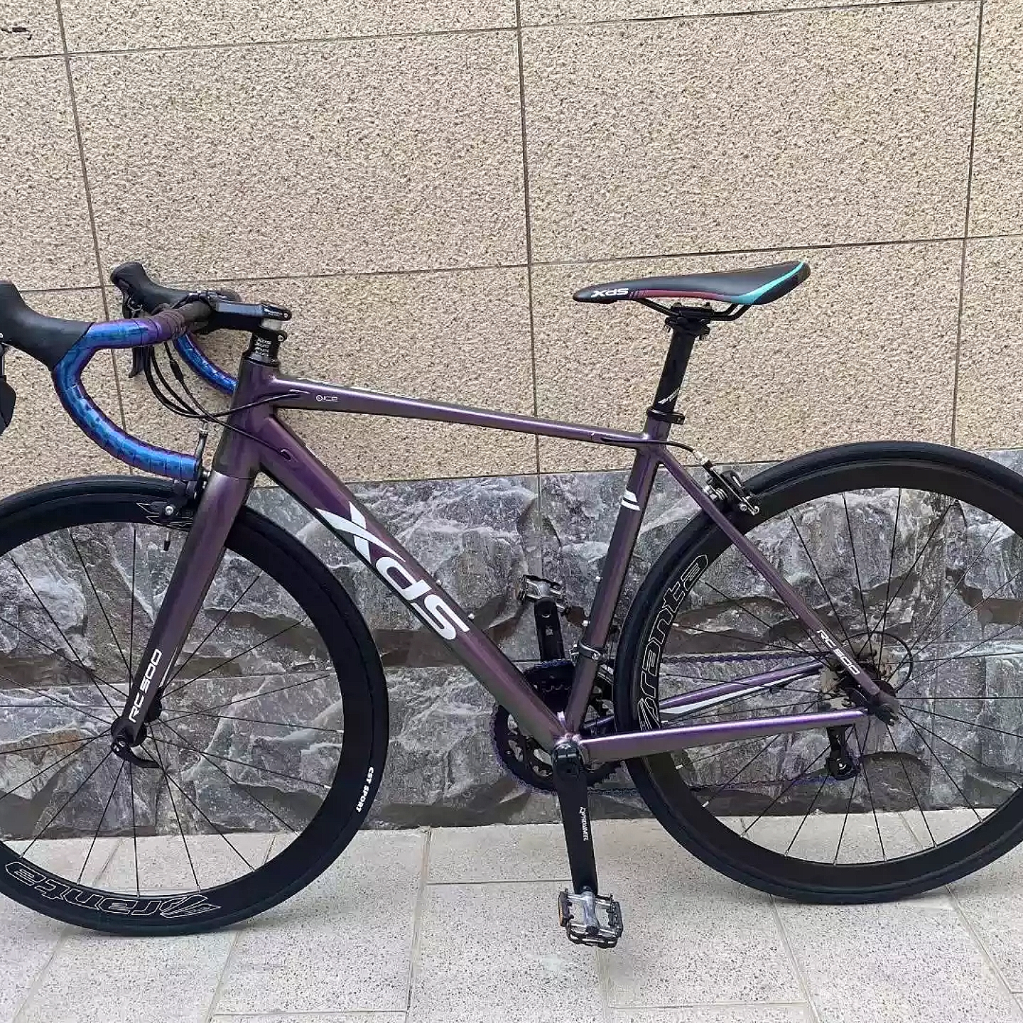 🌈✨打破寻常公路自行车的束缚，变身时尚变色龙🚴‍♂️！
