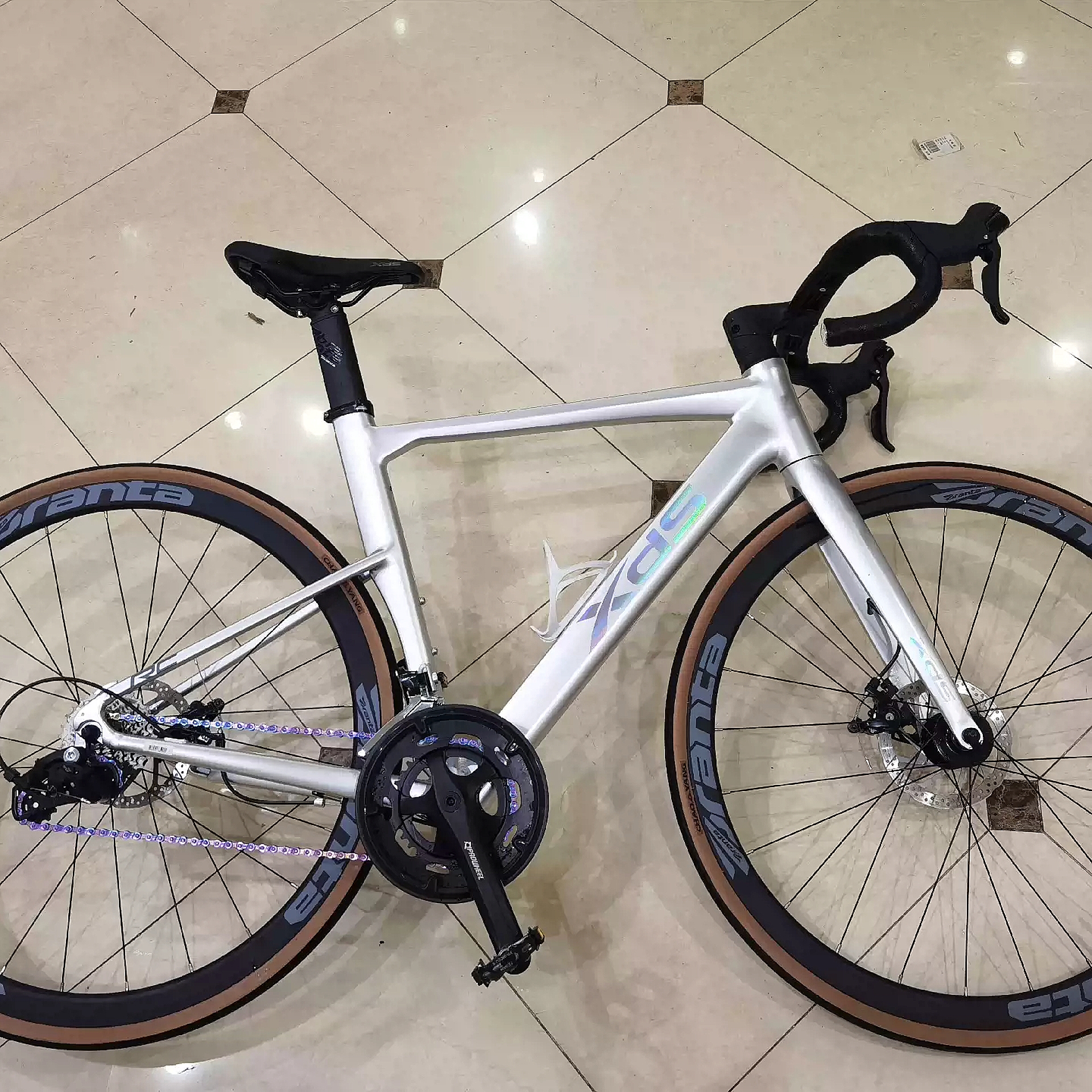 无论你是追求速度的疯狂骑士，还是享受舒适骑行的轻松骑友，它都能满足你的需求。