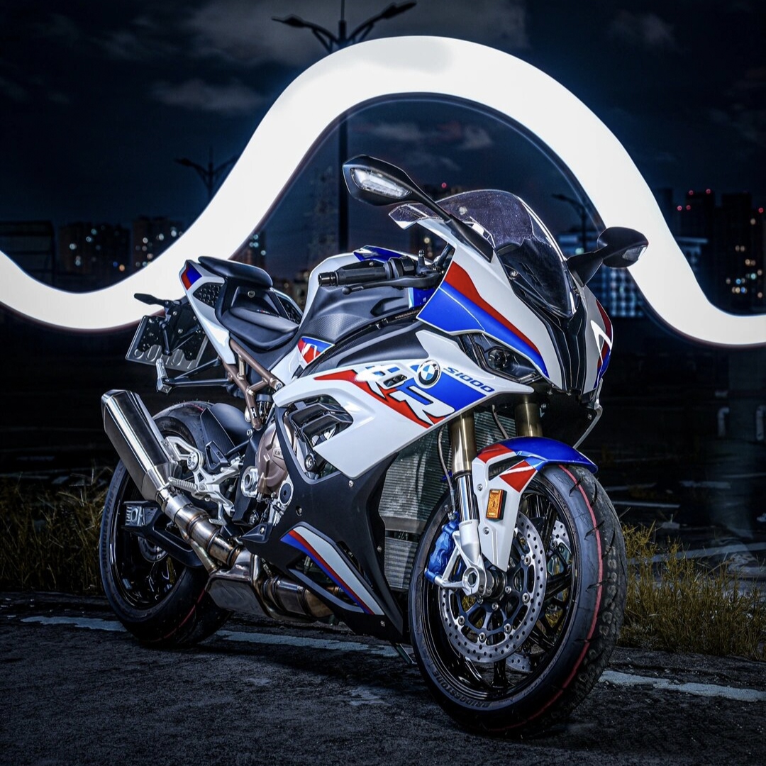 🚀🔥BMW S1000RR：仿赛摩托界的巅峰之作！🌟