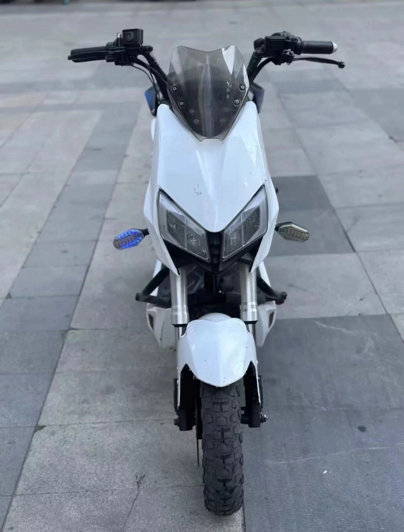  🚀 探索电动出行新标杆！雅迪X5超长续航电动摩托车，引领绿色出行新时代！🌱