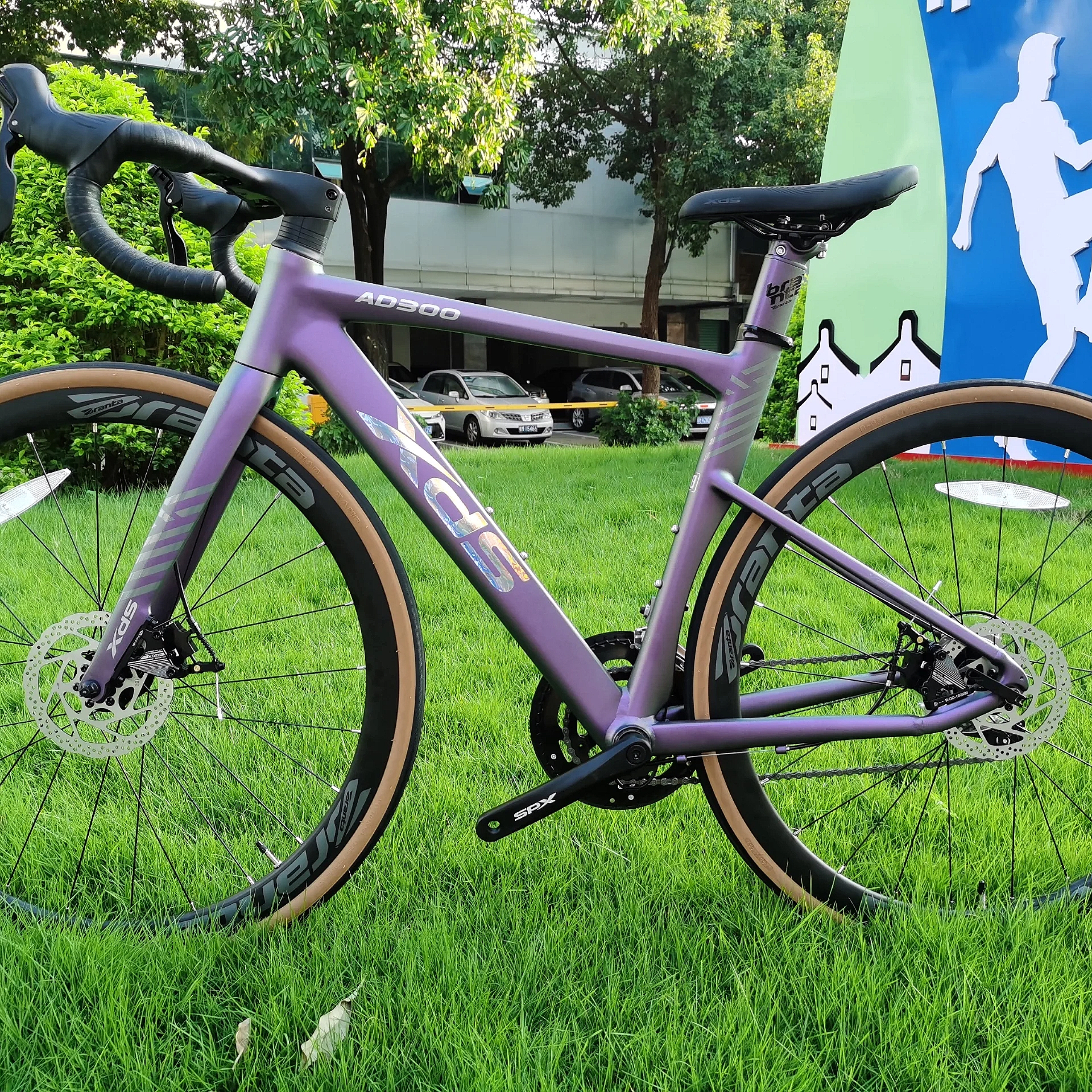 这款18速的破风赛车带你穿越风雨，闪电般的速度让你犹如焕然一新的飞鸟！🔥