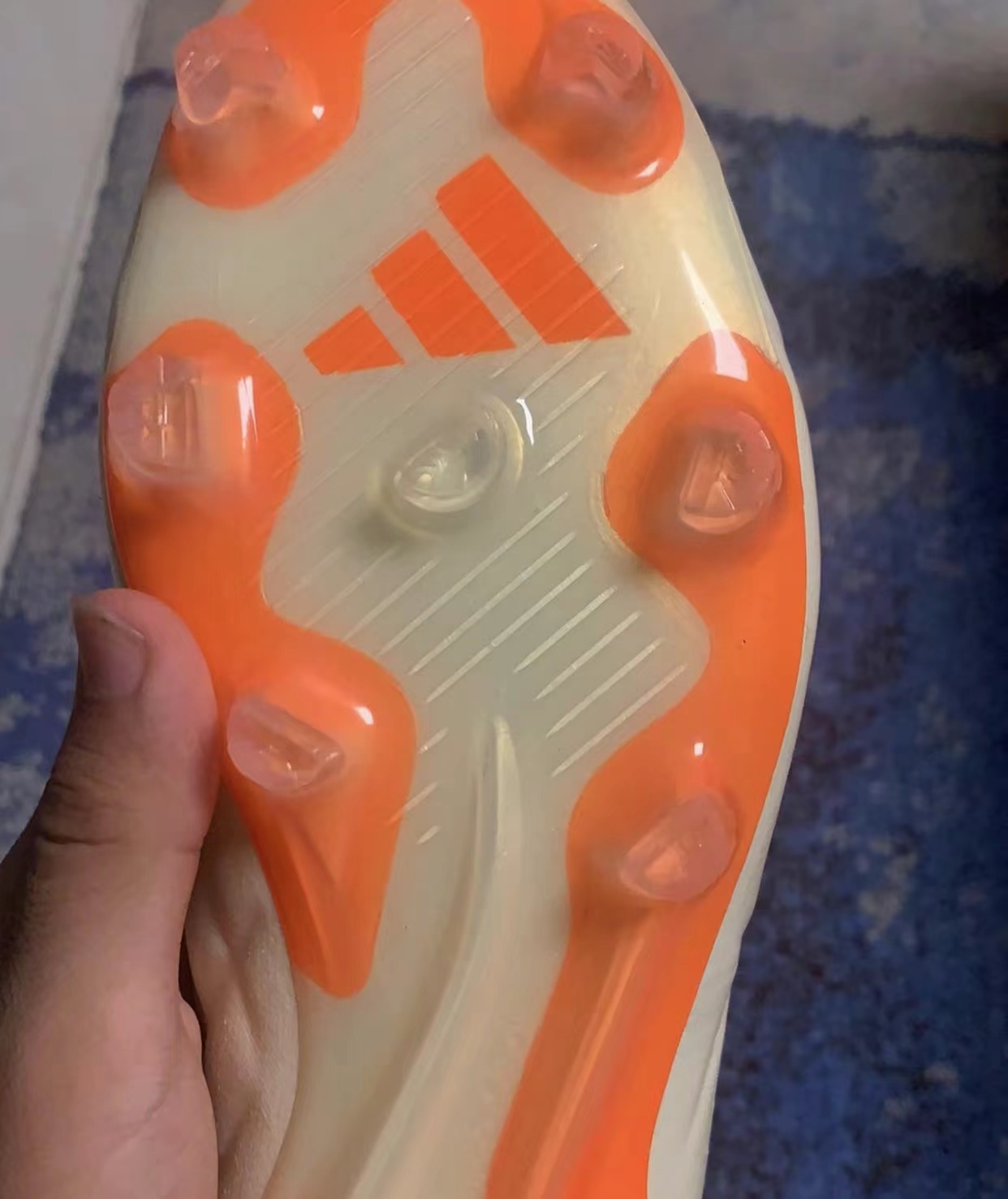 这款足球鞋颜值太高了，很值得入手