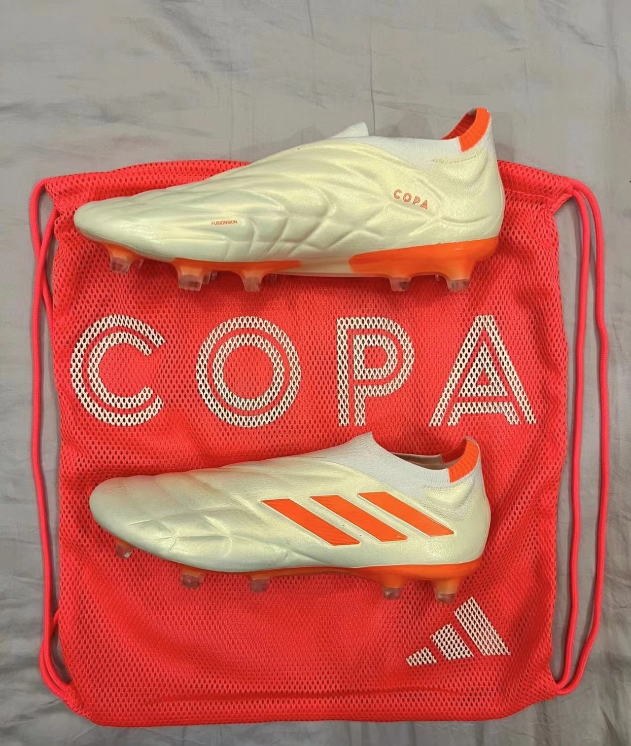 升级款足球鞋，这款你确定不来一双？