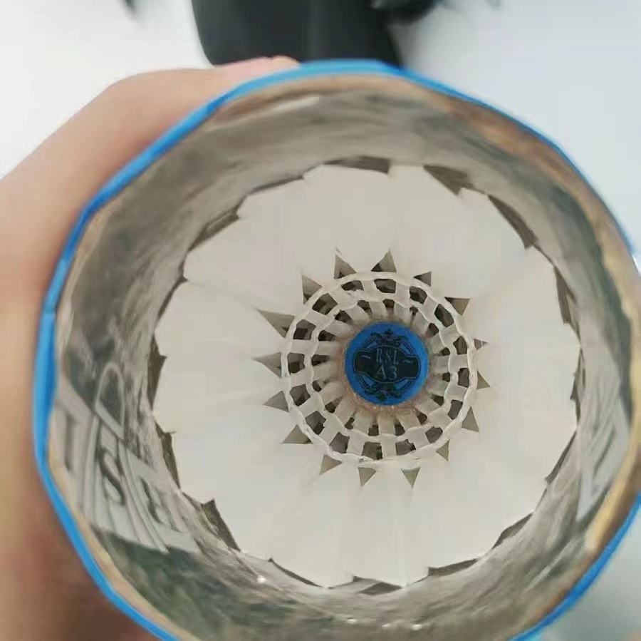 这款球飞行不错，耐打