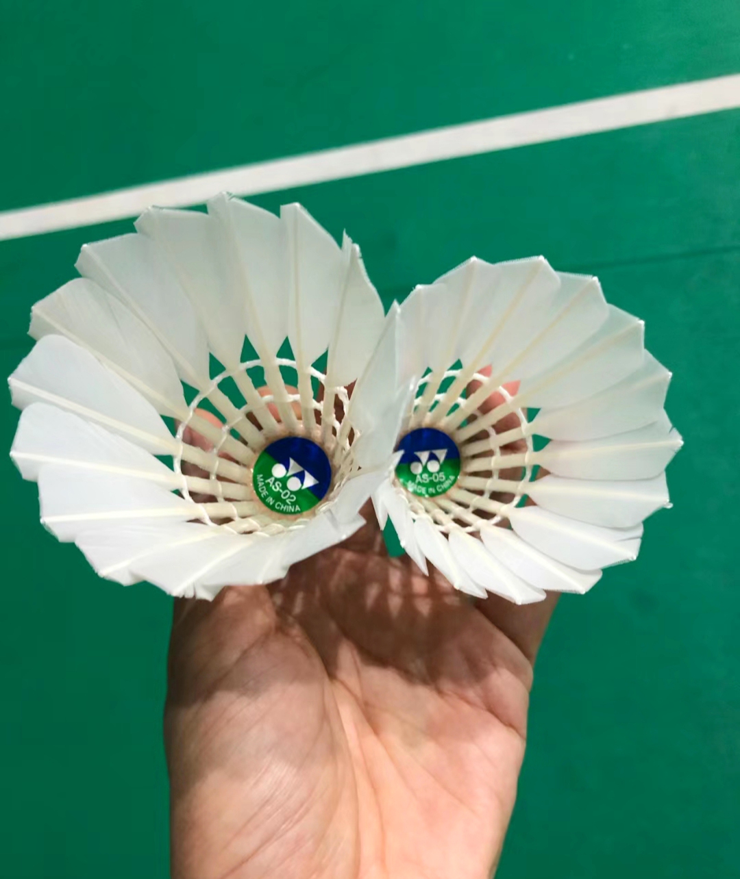 超出圈的一款羽毛球👉尤尼克斯羽毛球测评来啦！