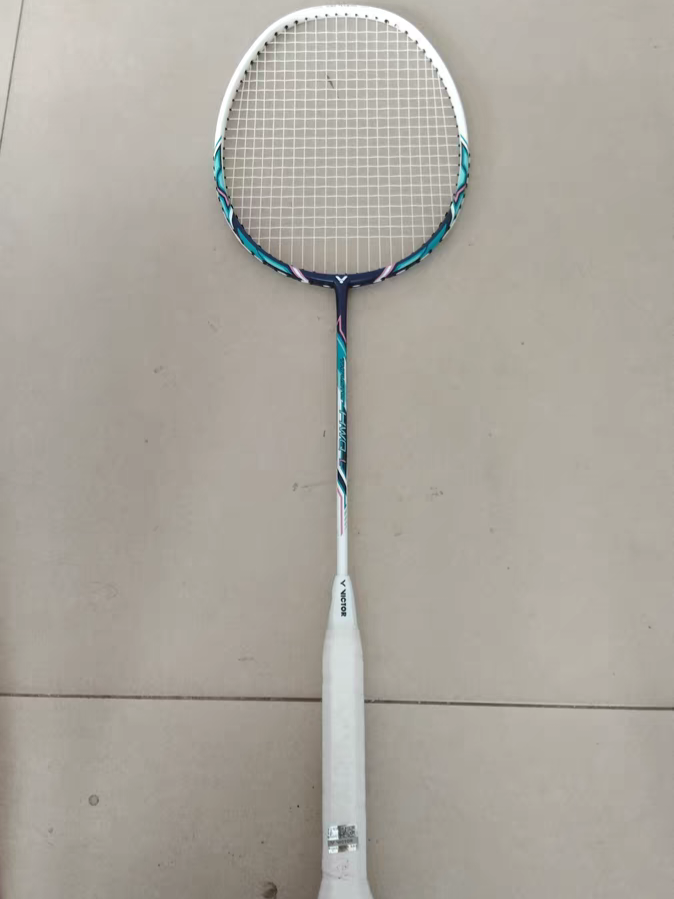 突击系列全碳素羽毛球拍，让你成为球场霸主！🏸💥