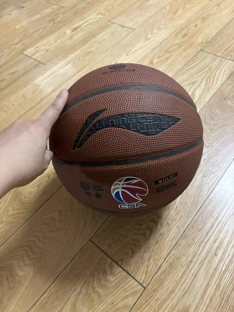 想要击败对手、统治篮球场吗？这款李宁篮球绝对是你的不二之选！🏆